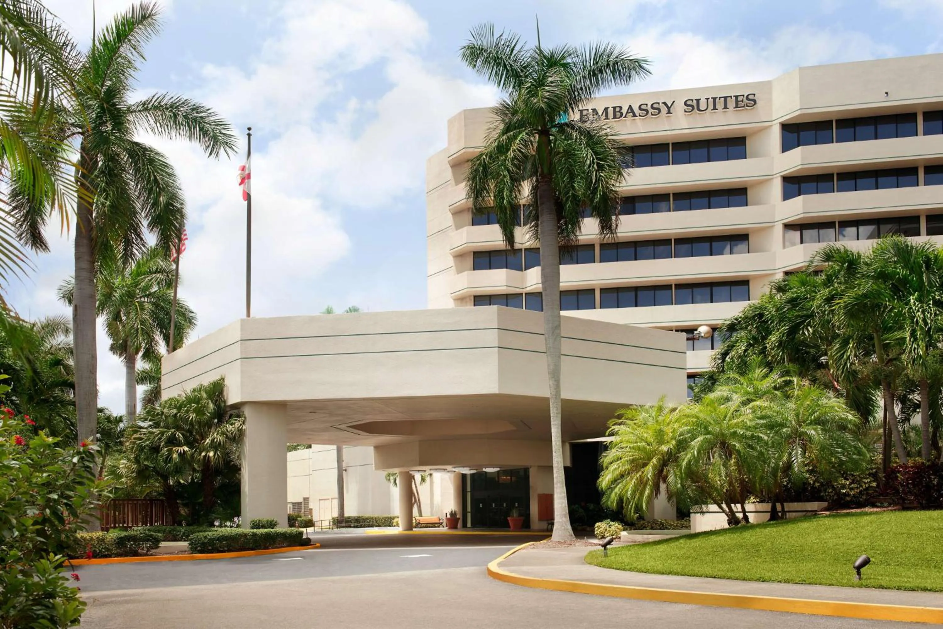 Property building in Embassy Suites Boca Raton