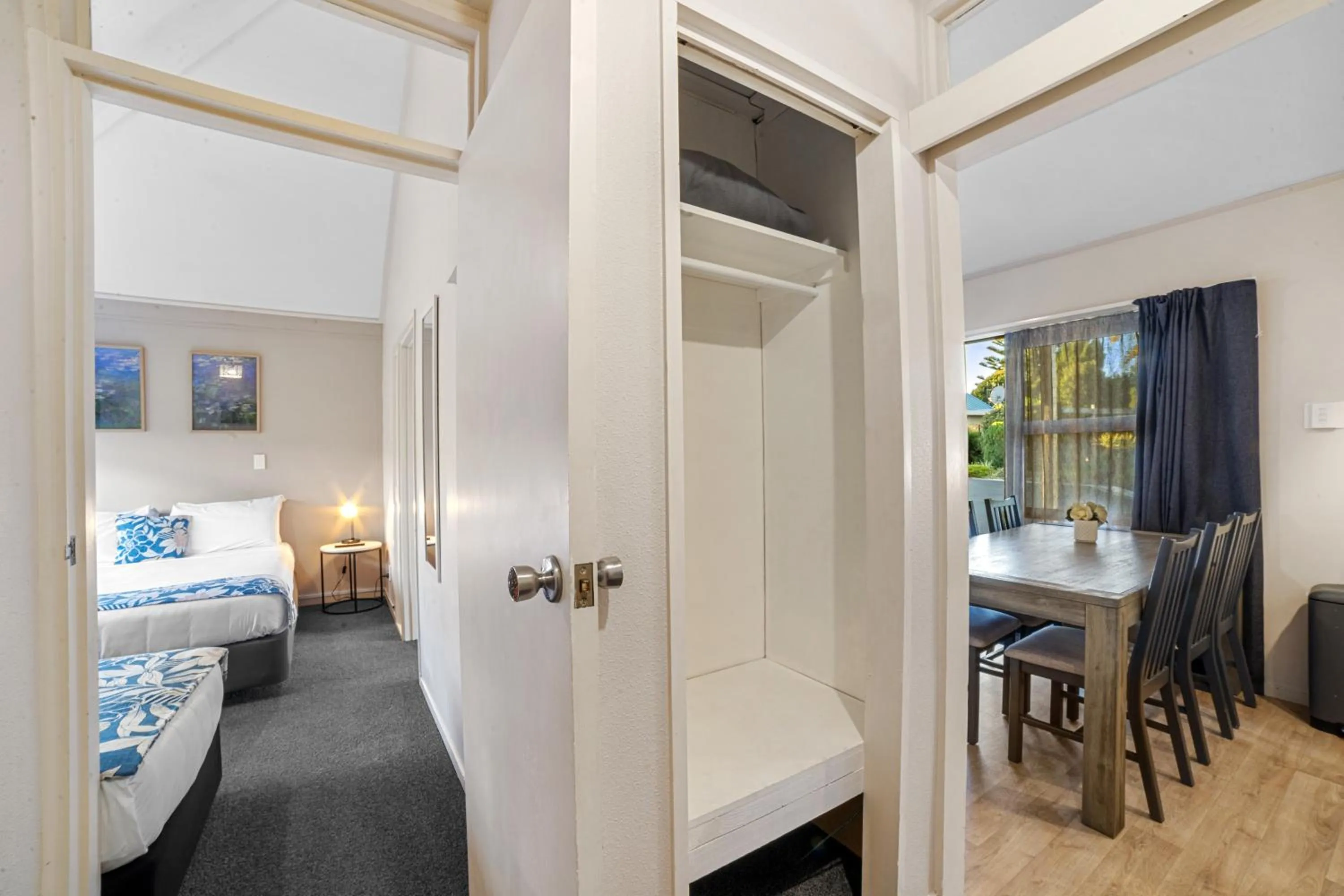 Photo of the whole room, Bed in Cameron Road Motel