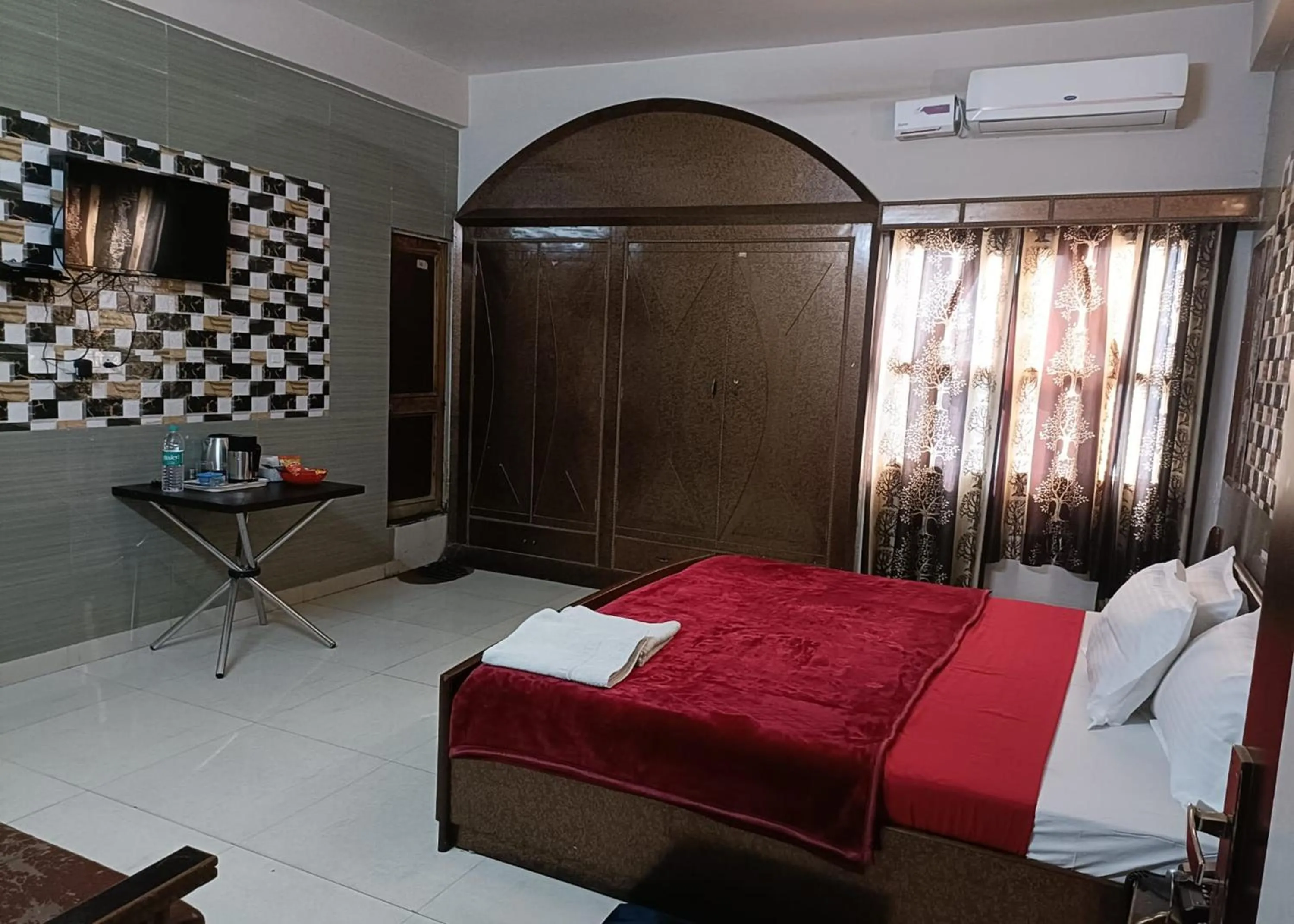 Bedroom, Bed in Hotel Purohit Sindhi Camp