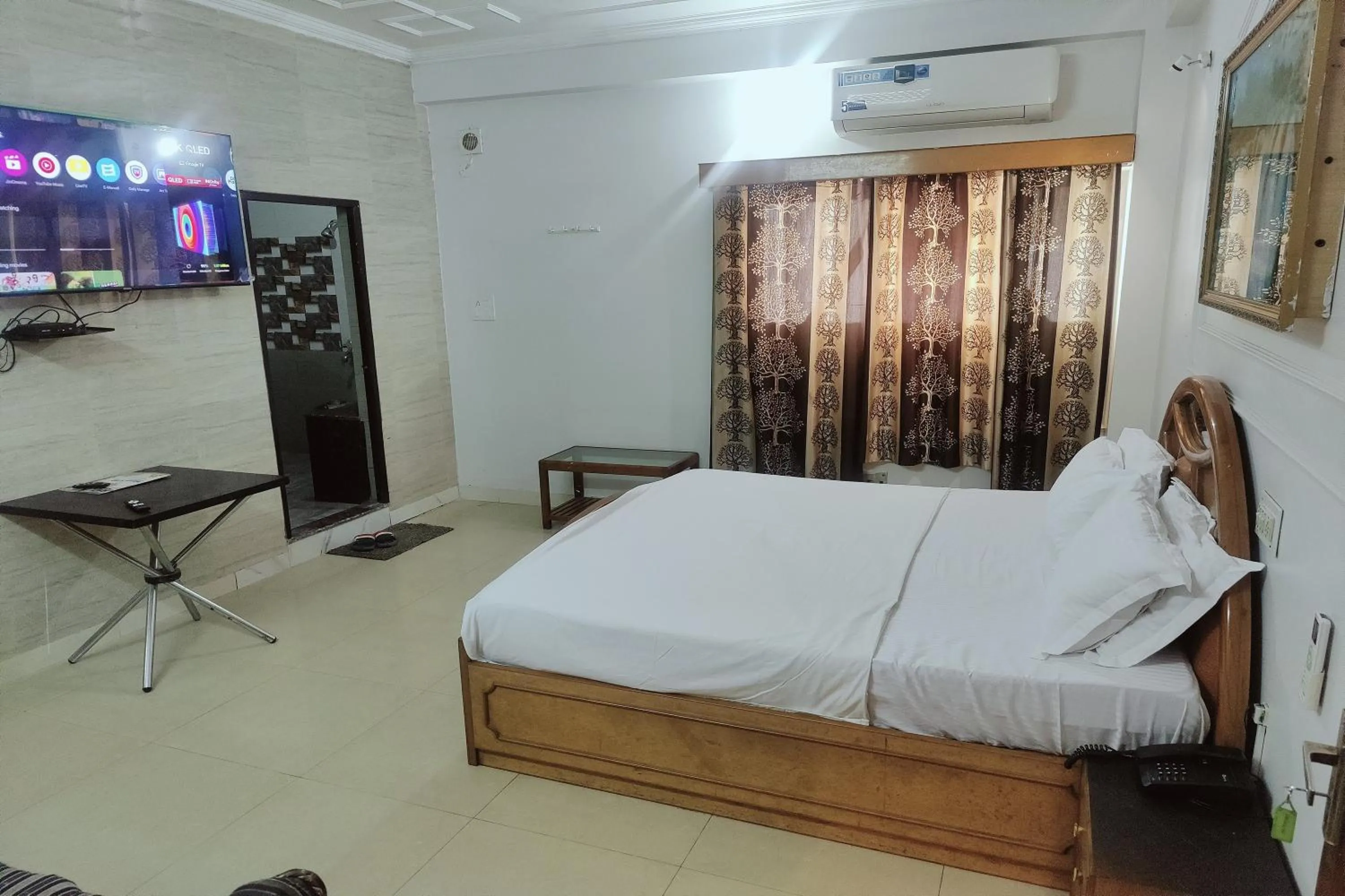 Bedroom, Bed in Hotel Purohit Sindhi Camp