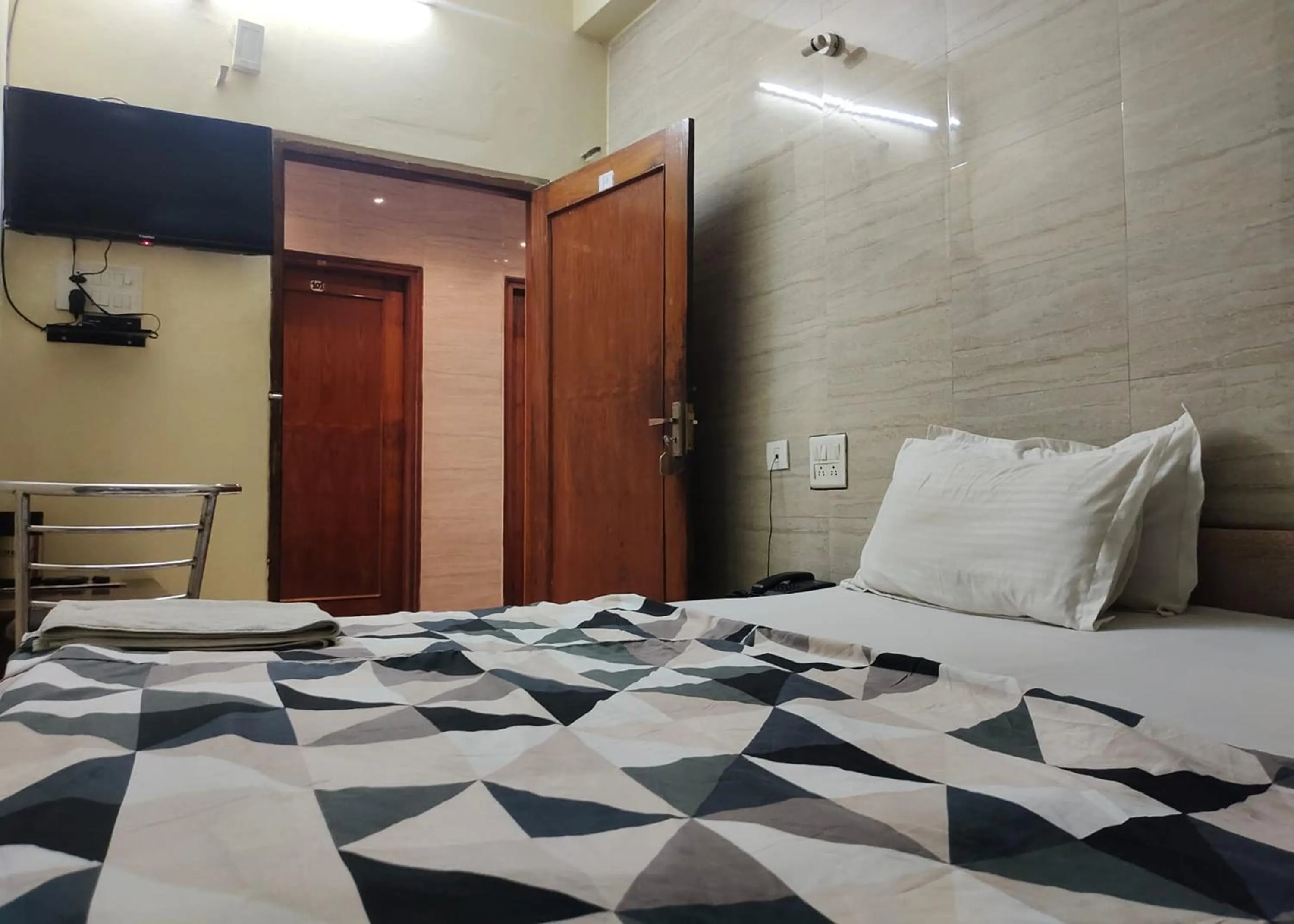 Bed in Hotel Purohit Sindhi Camp