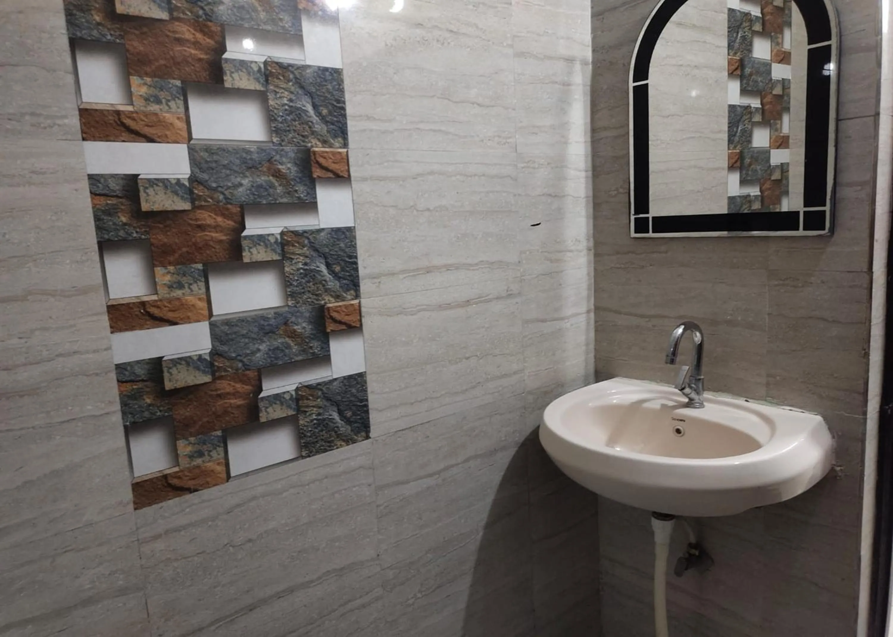 Bathroom in Hotel Purohit Sindhi Camp