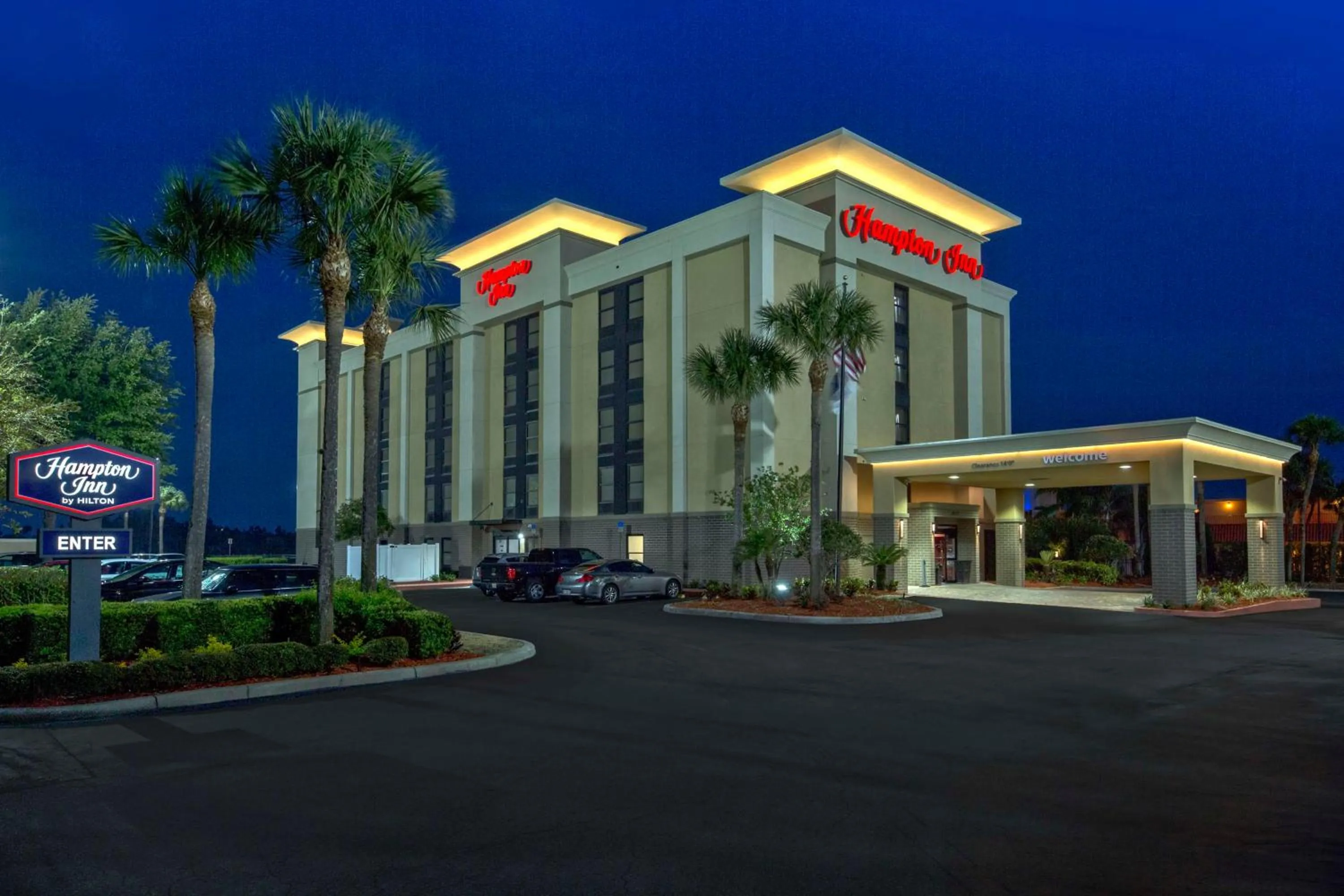 Property building in Hampton Inn Orlando-Maingate South