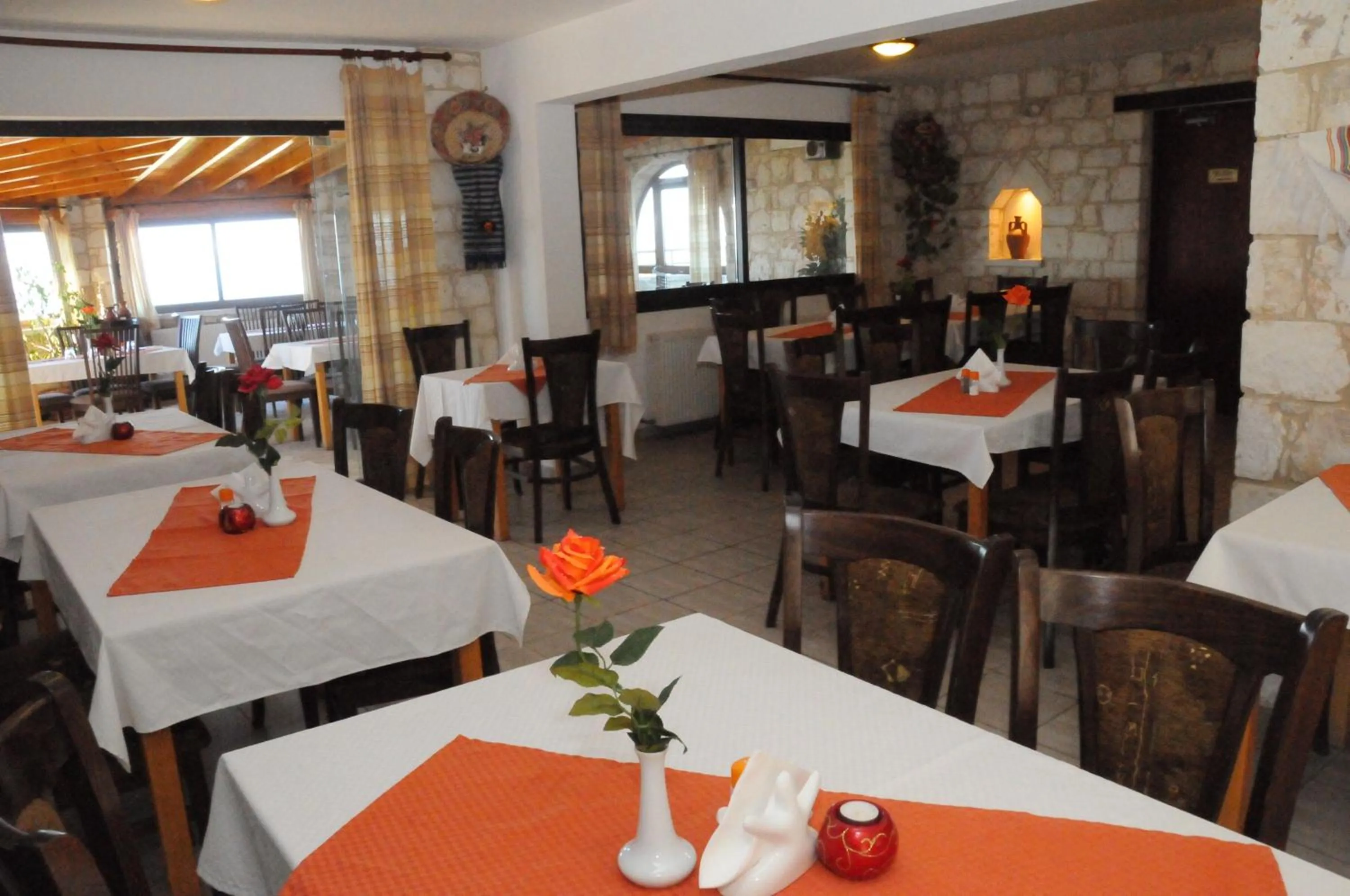 Restaurant/places to eat in Palates Hotel