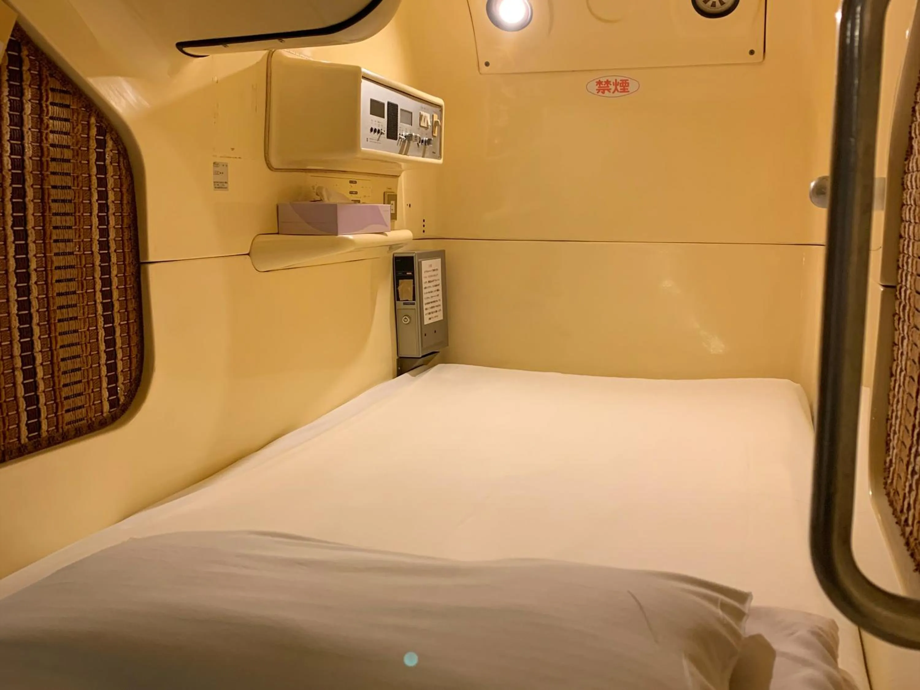 Bed in Funabashi Grand Sauna and Capsule Hotel