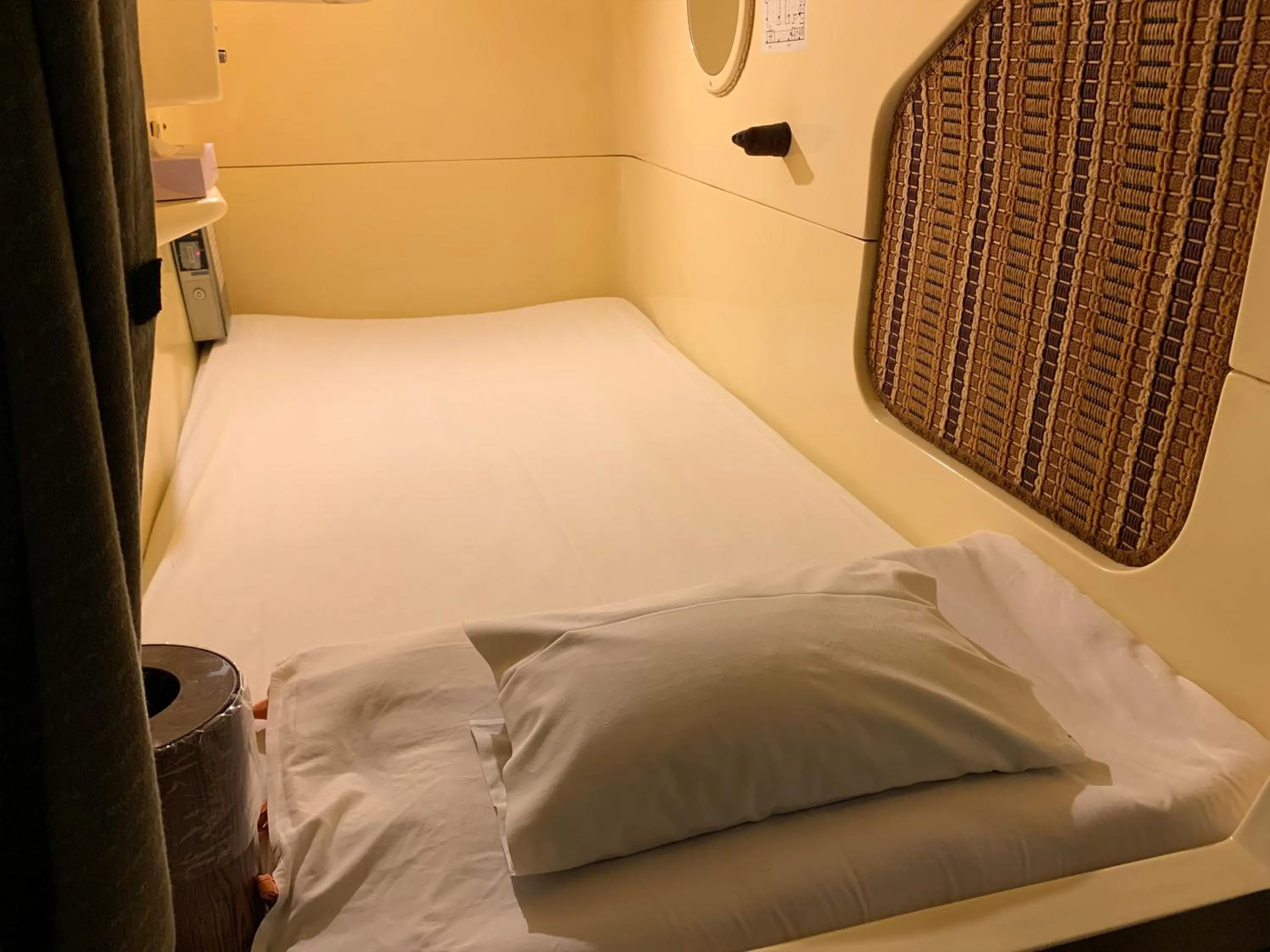 Bed in Funabashi Grand Sauna and Capsule Hotel