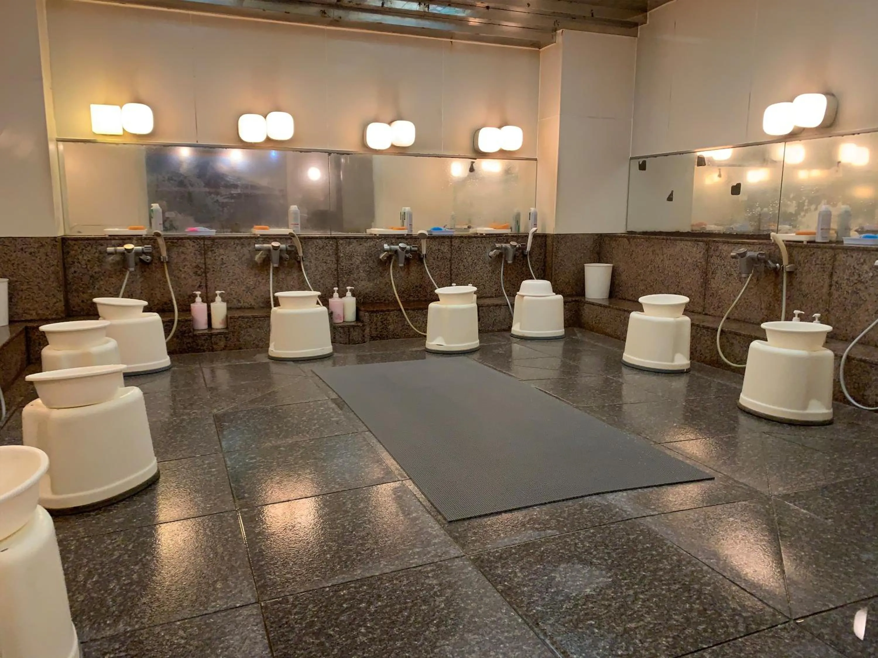 Bathroom in Funabashi Grand Sauna and Capsule Hotel