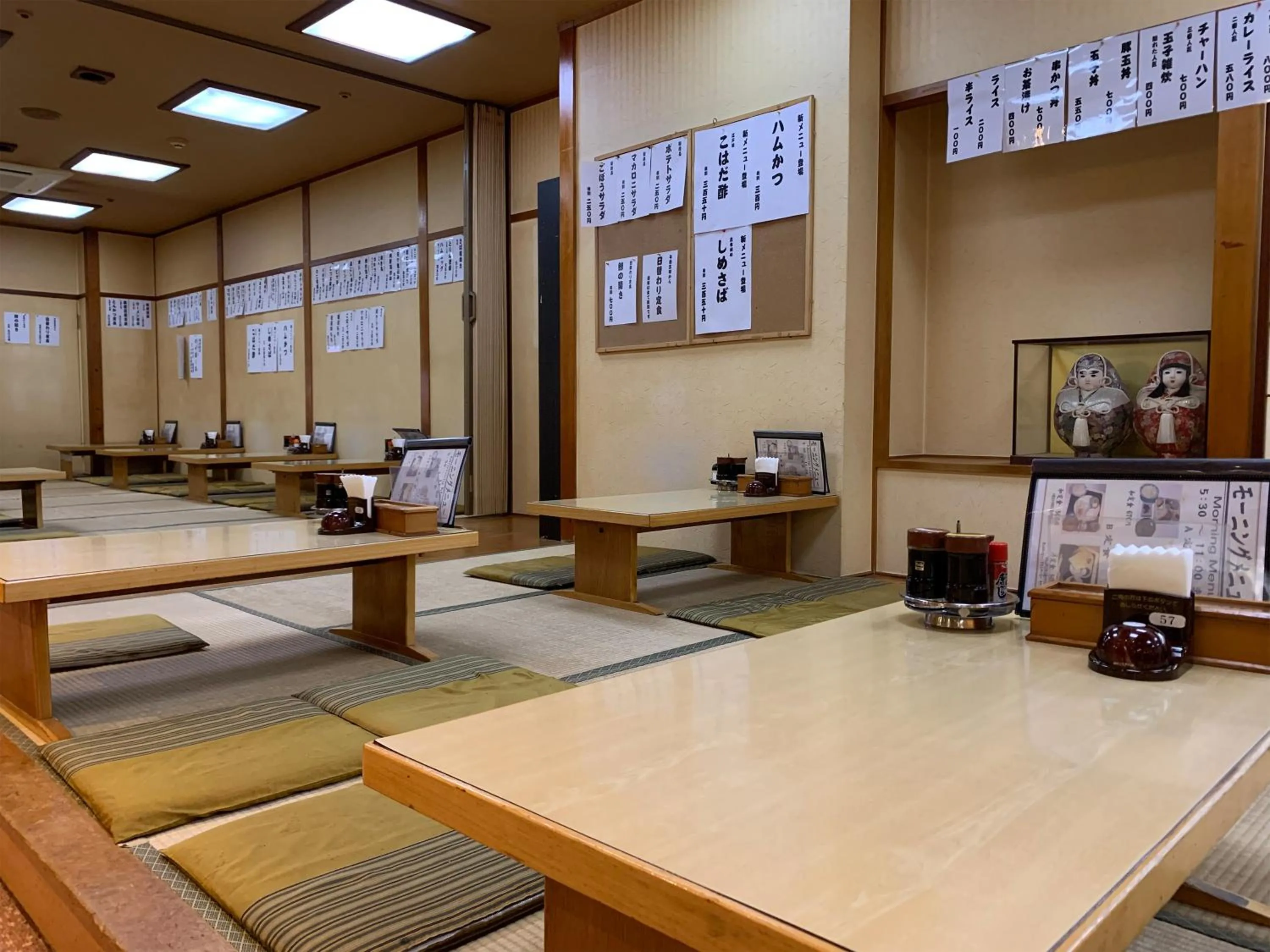 Restaurant/places to eat in Funabashi Grand Sauna and Capsule Hotel