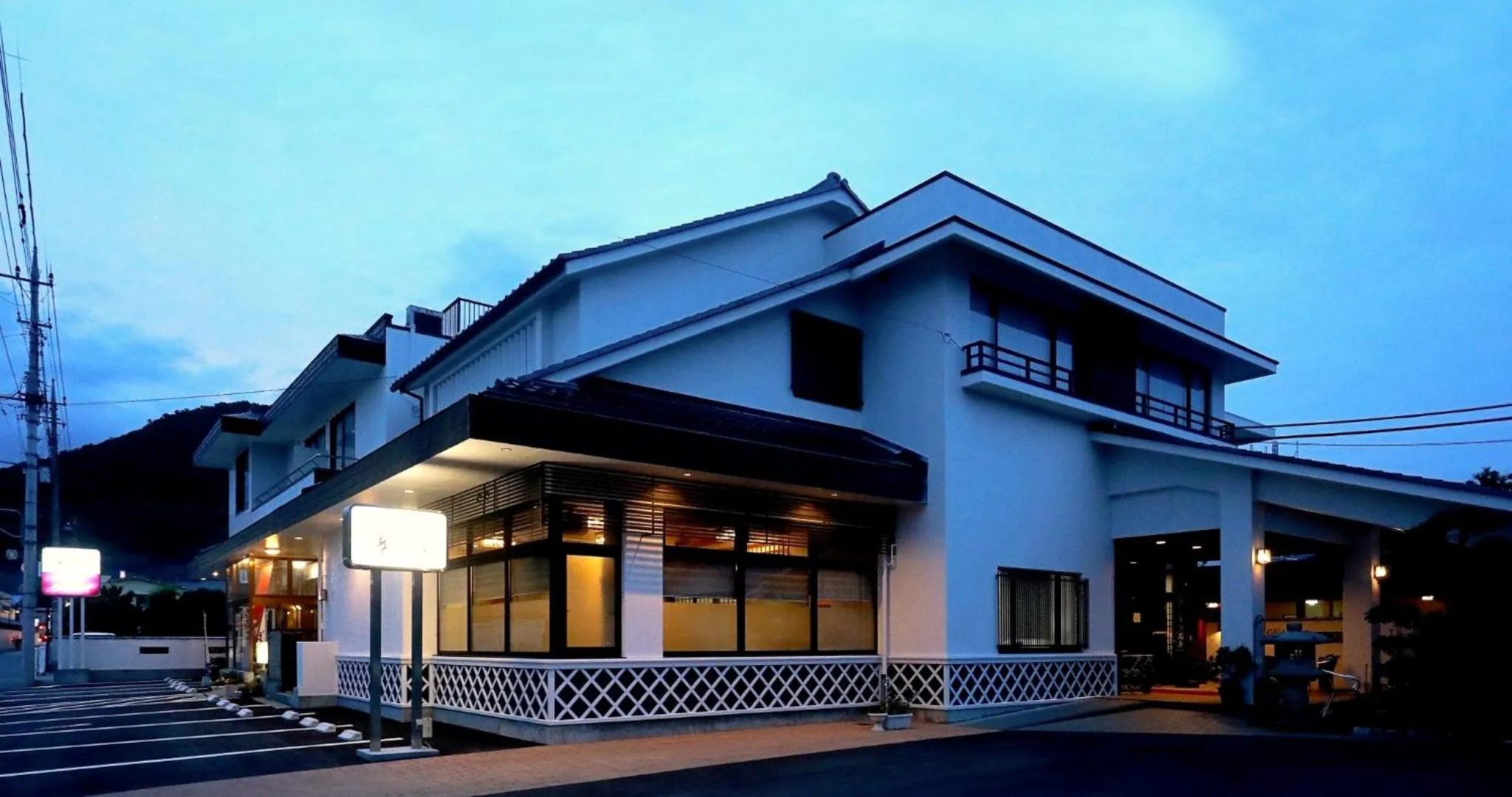 Property building in Rakusuien