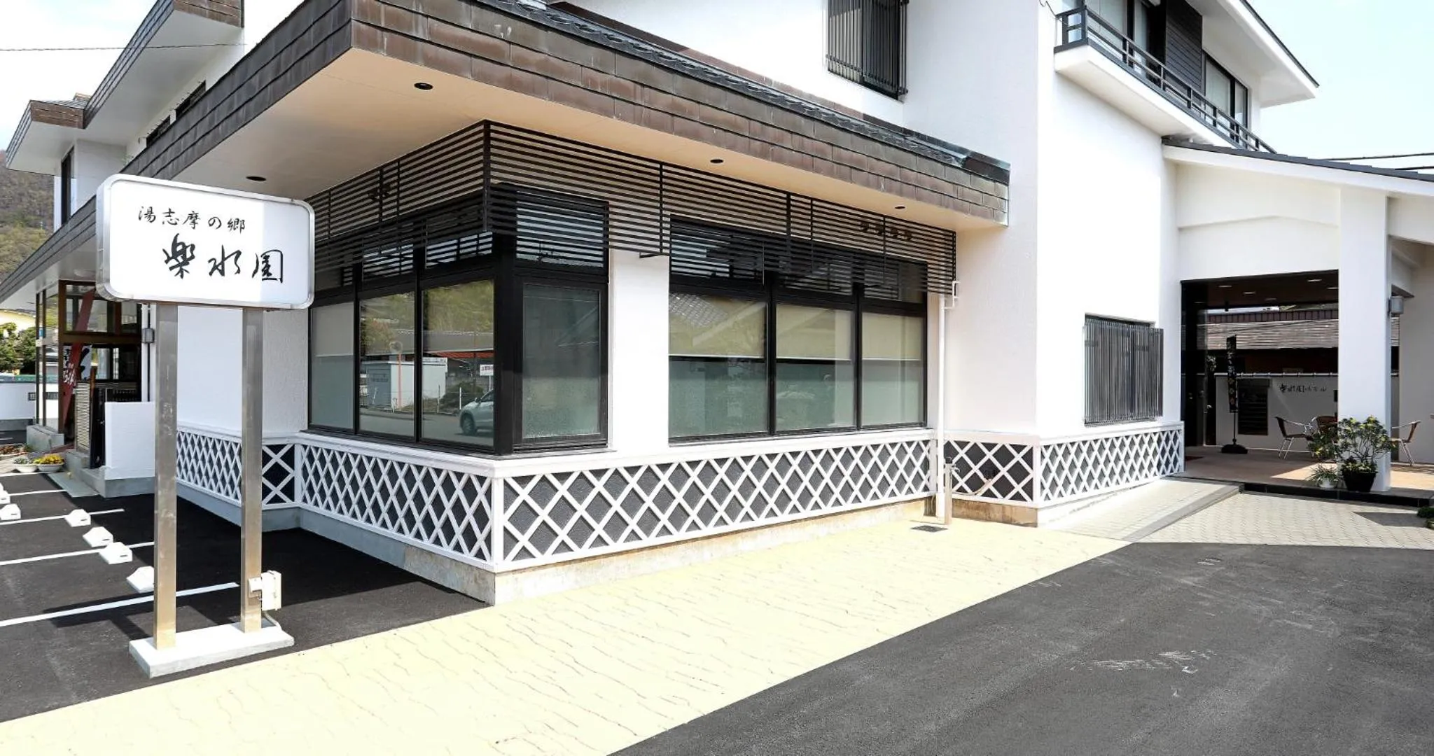 Property building in Rakusuien