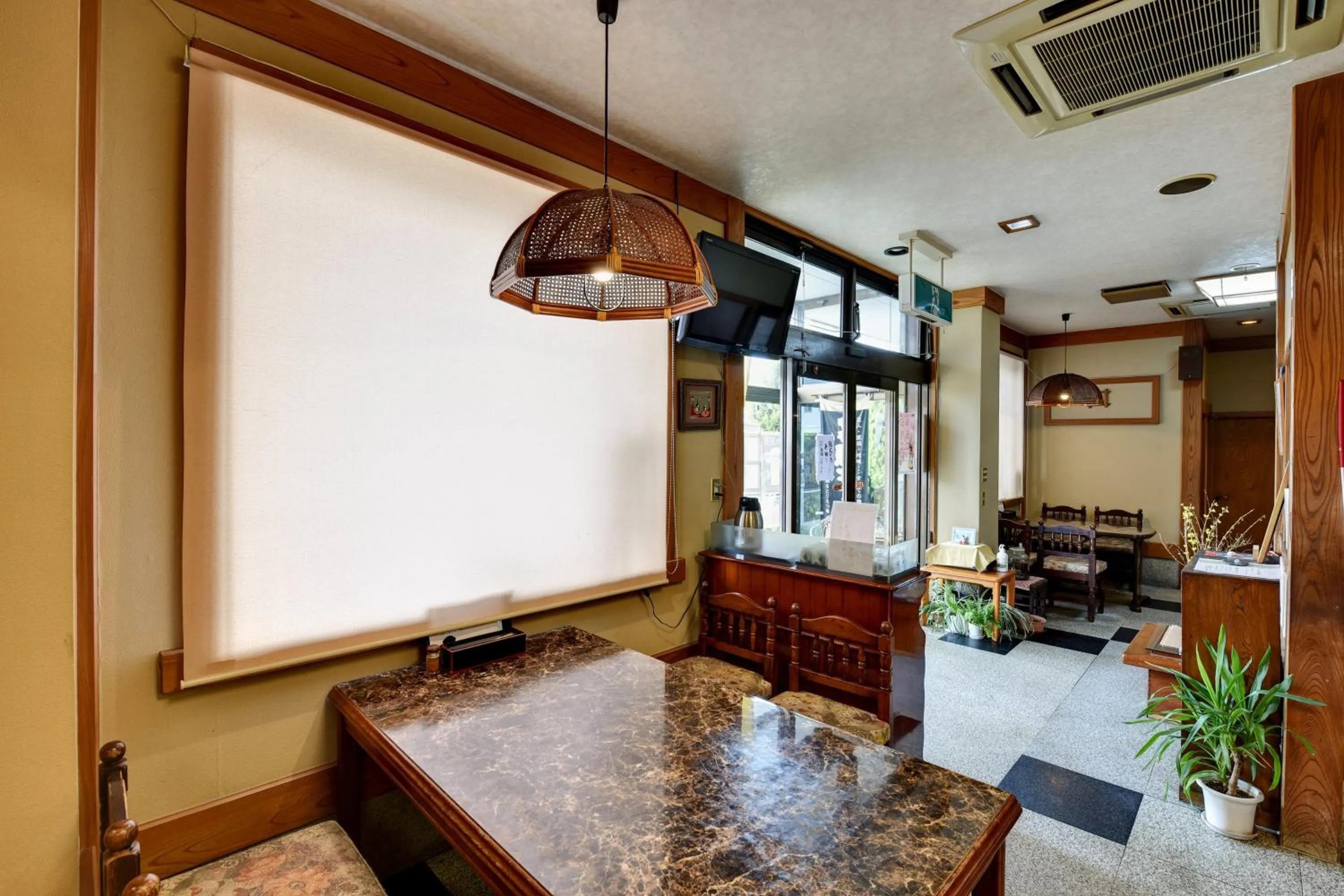 Restaurant/places to eat in Rakusuien