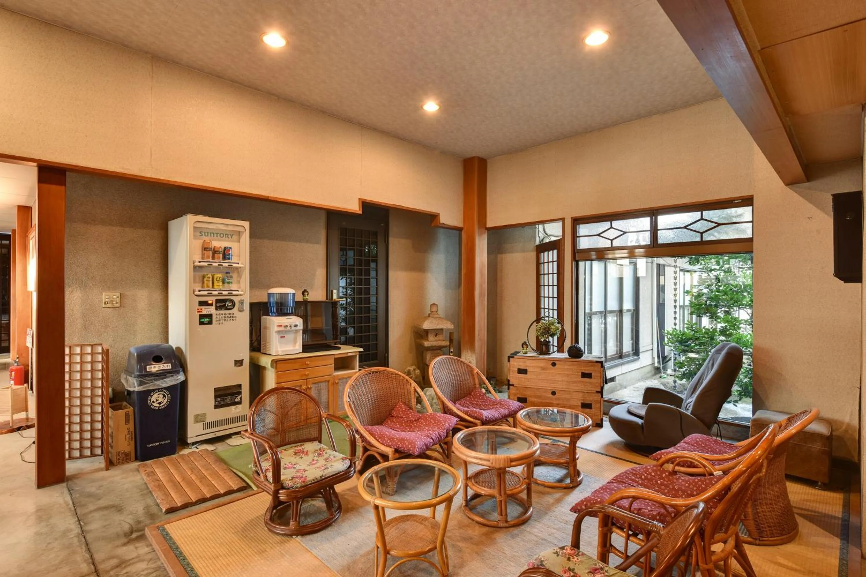 Communal lounge/ TV room in Rakusuien