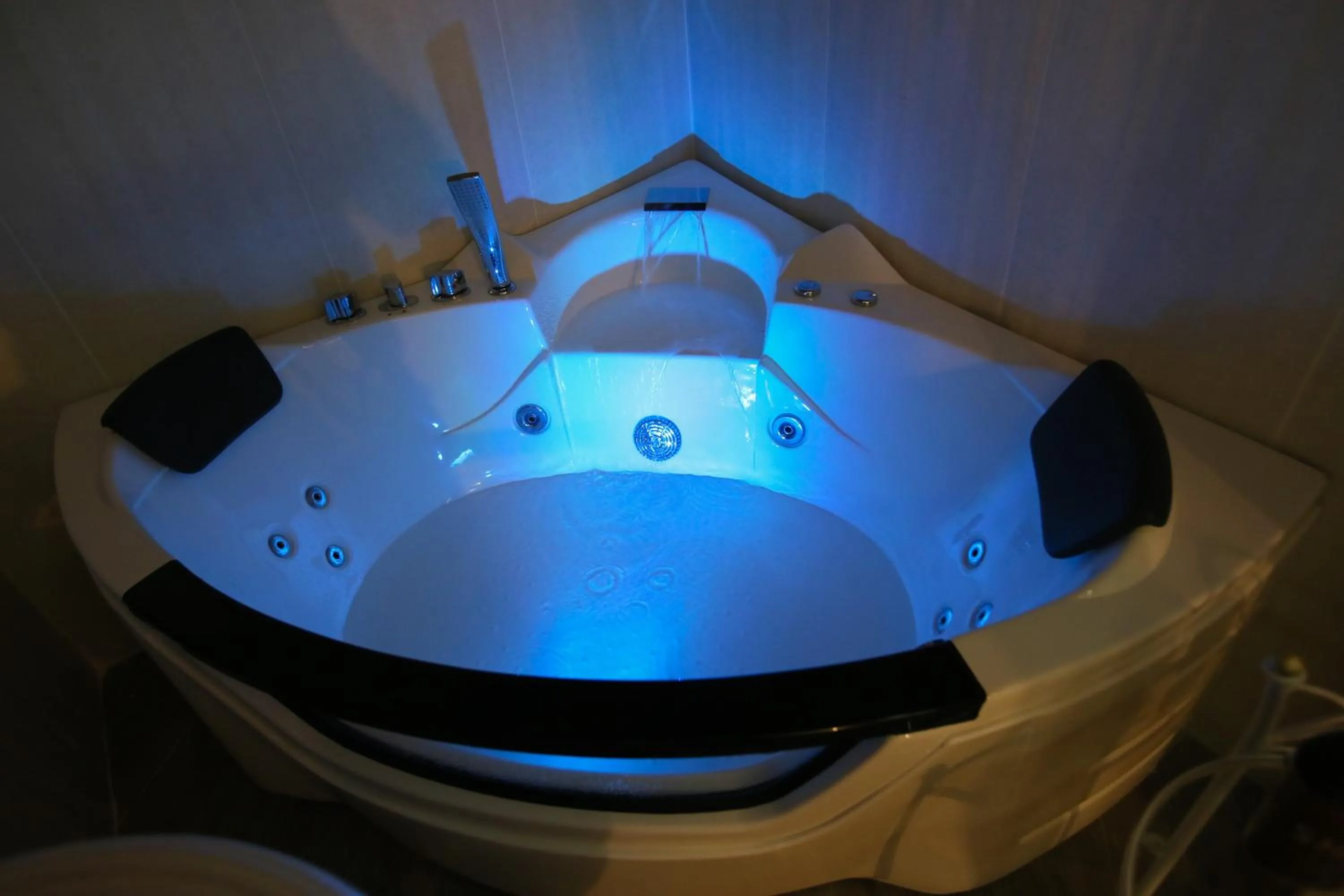 Hot Tub in Pensione Enea