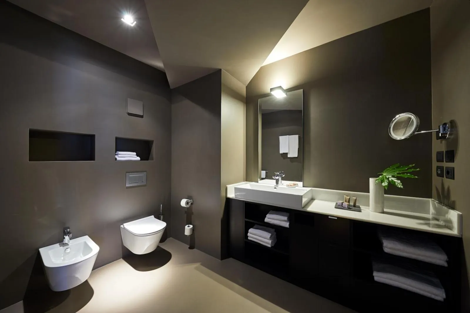 Bathroom in Delparco Hotel