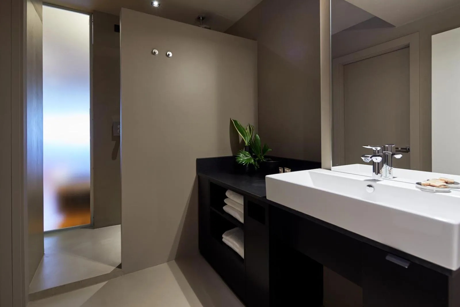 Shower in Delparco Hotel