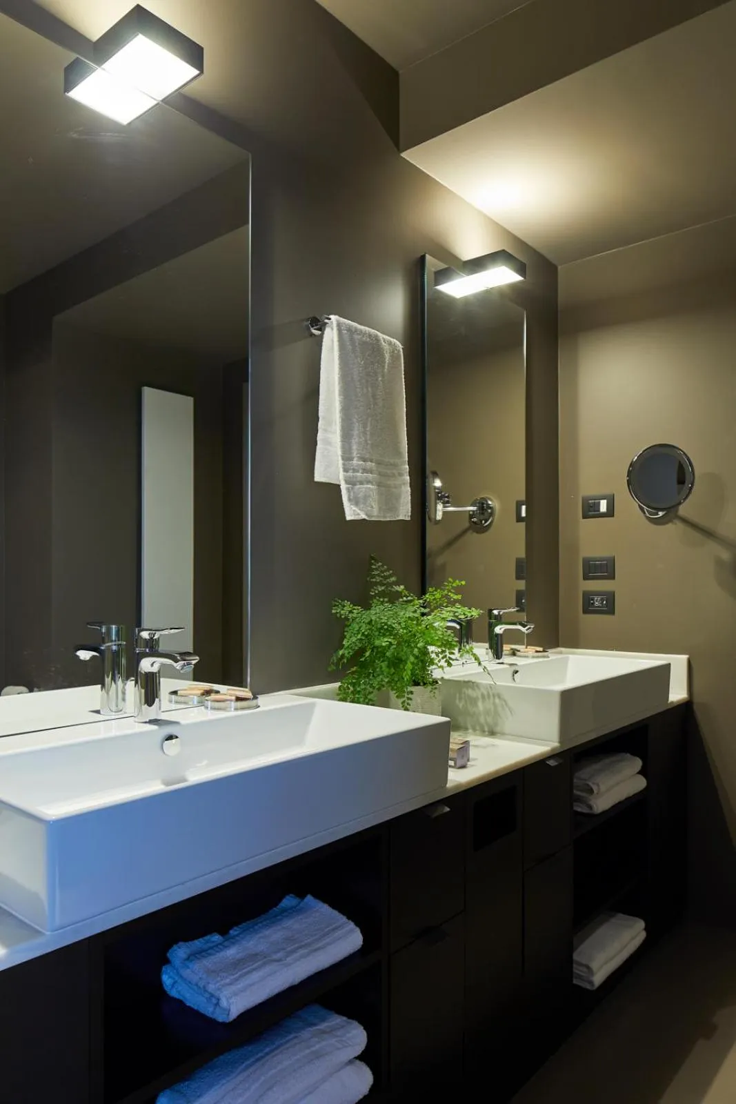 Bathroom in Delparco Hotel