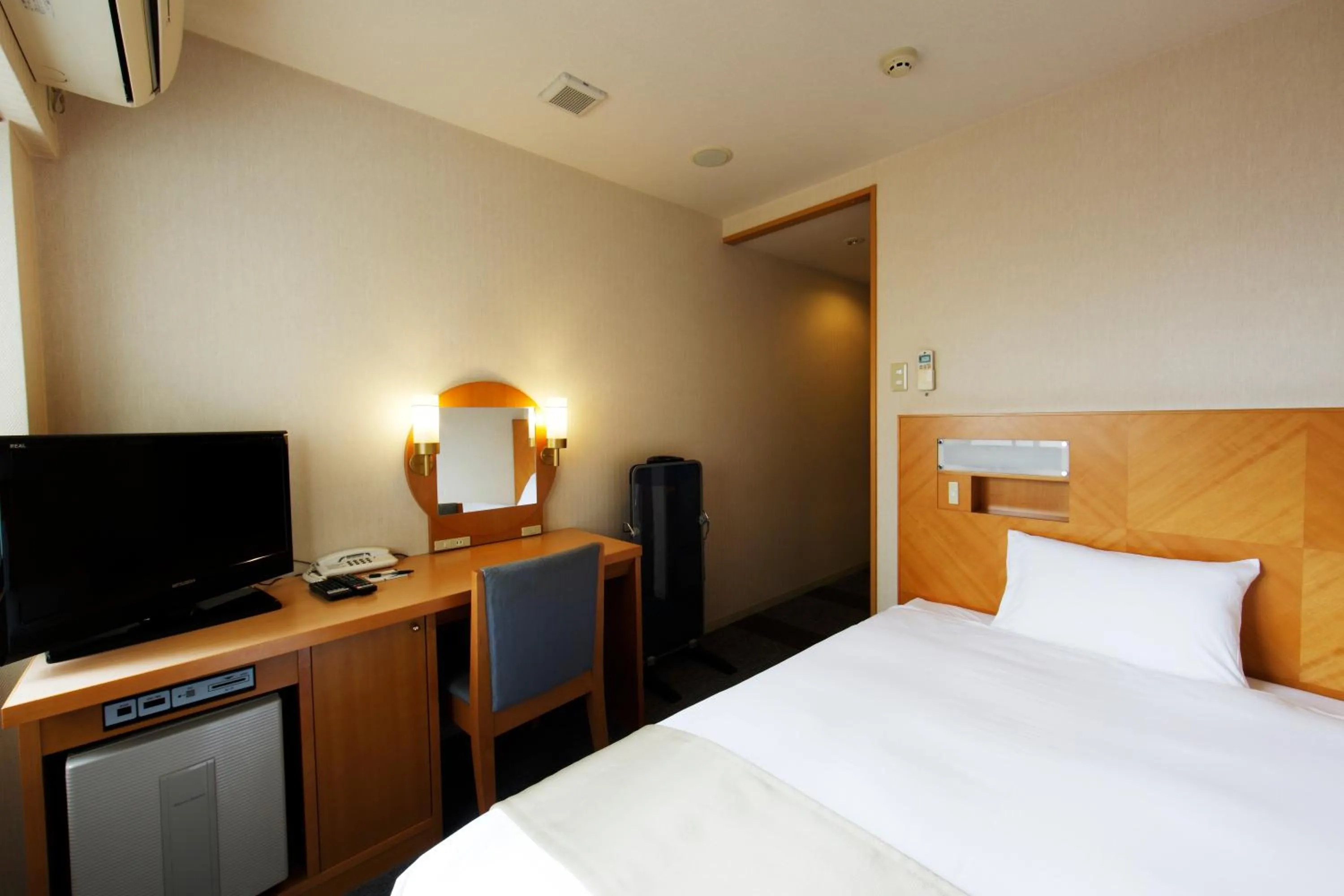 Bedroom, Bed in Chisun Inn Keikyu Kamata