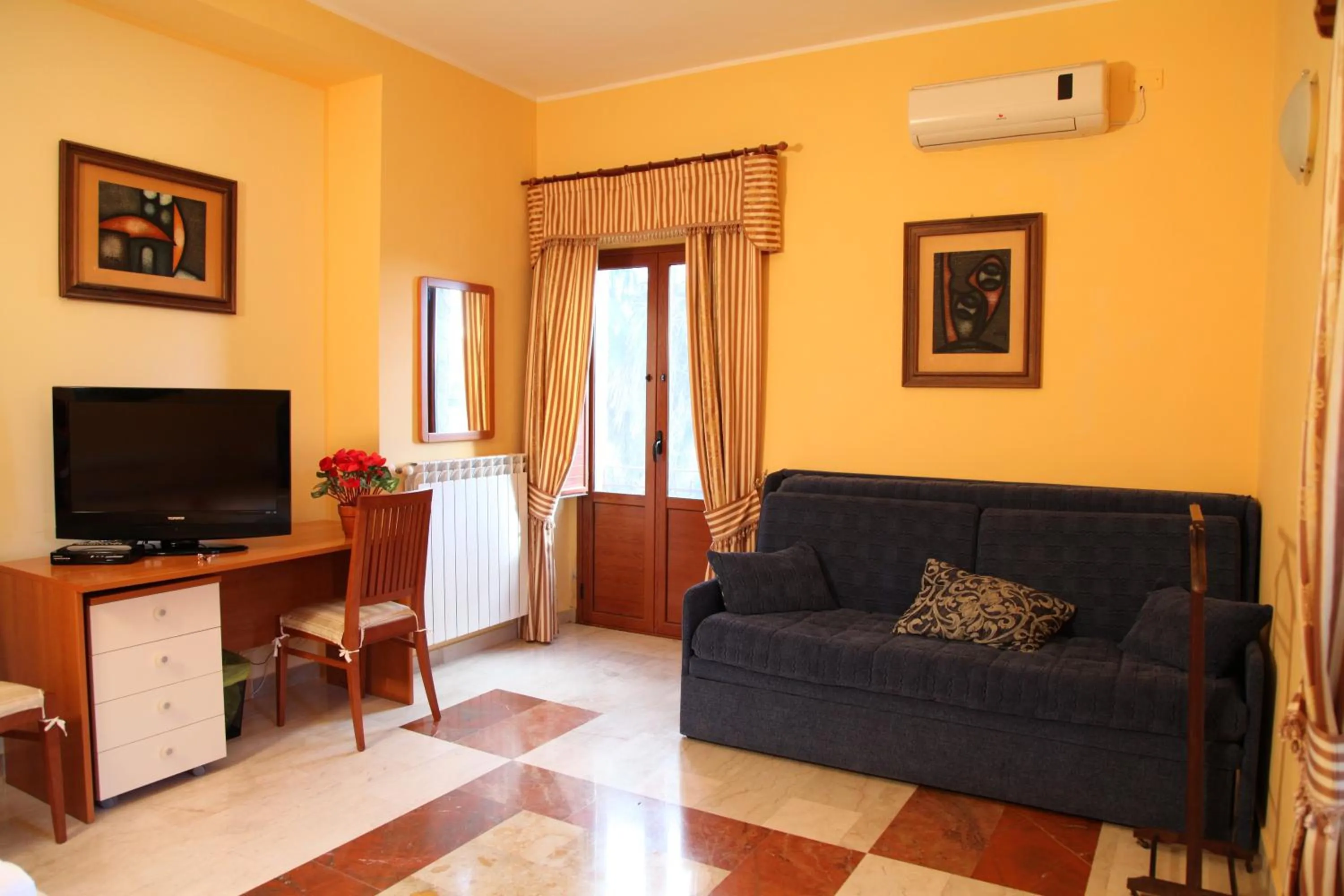 Photo of the whole room in B&B Villa Casablanca