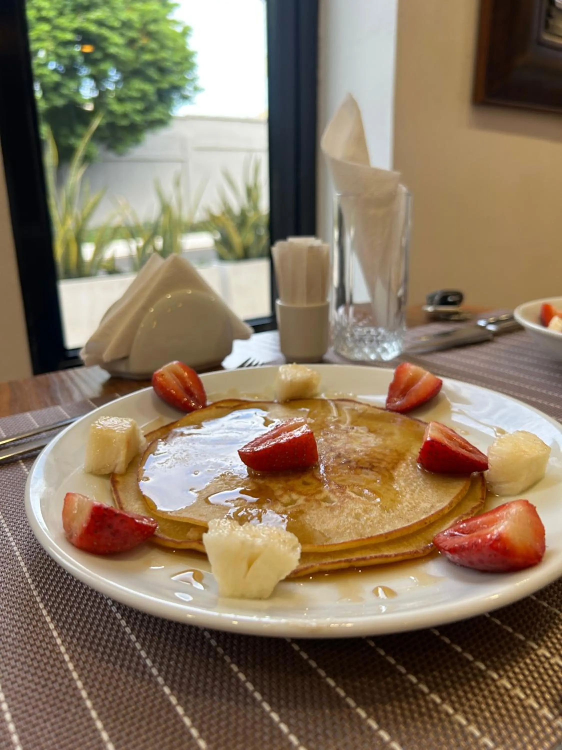 Restaurant/places to eat in The Cabin Hotel