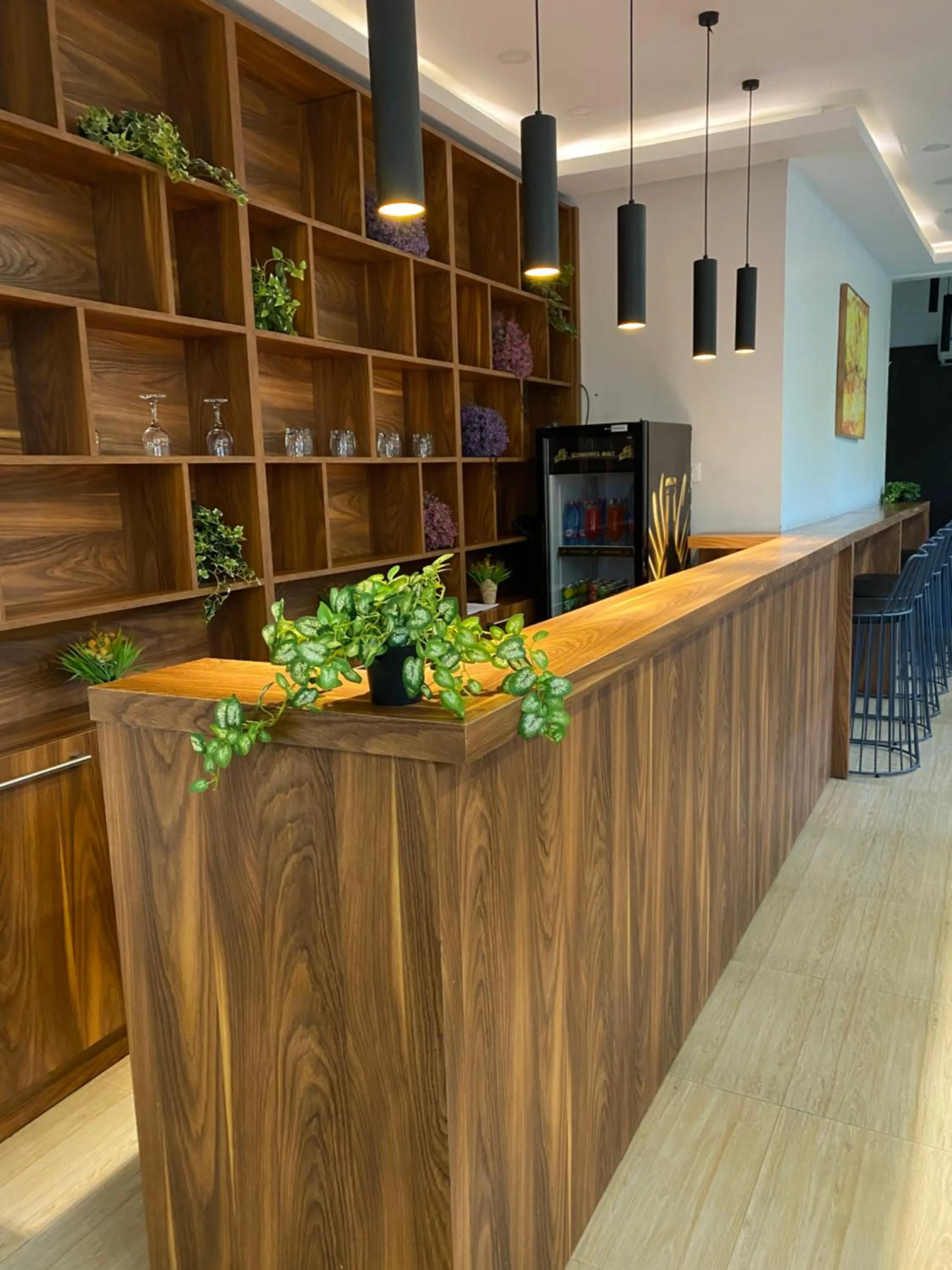 Restaurant/places to eat in The Cabin Hotel