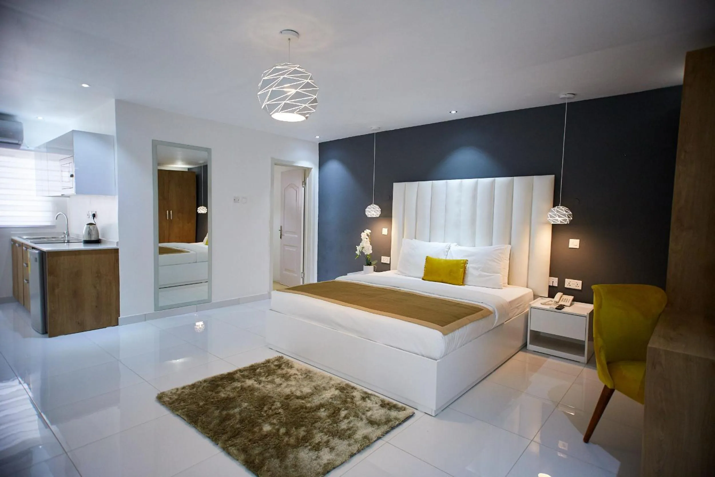 TV and multimedia, Bed in The Cabin Hotel