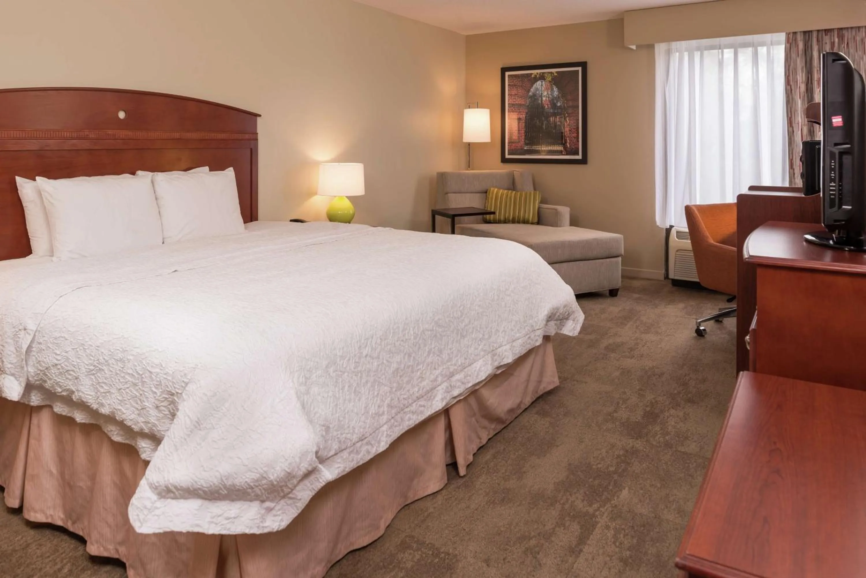 Bedroom, Bed in Hampton Inn Columbia Northeast-Fort Jackson Area