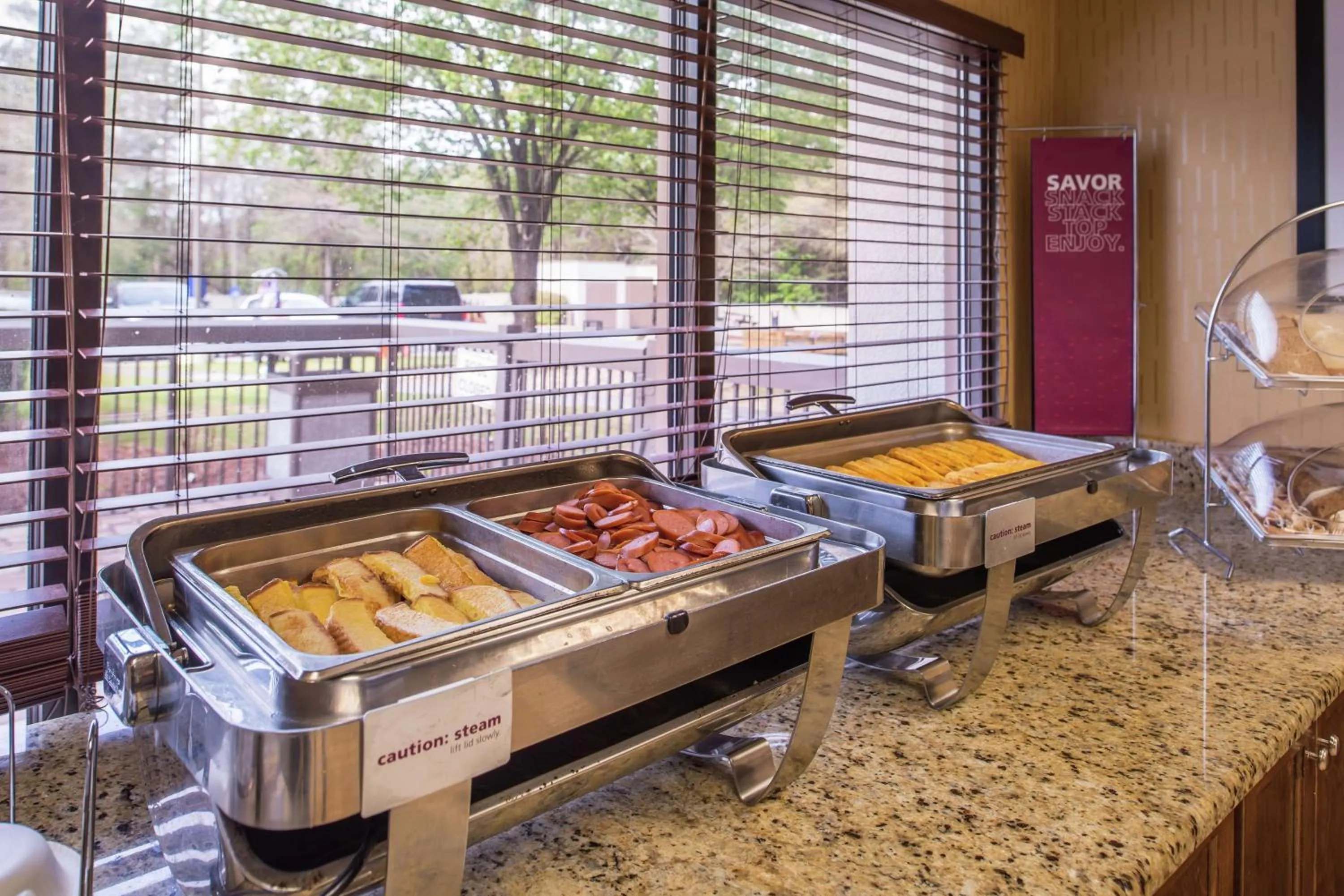 Dining area in Hampton Inn Columbia Northeast-Fort Jackson Area
