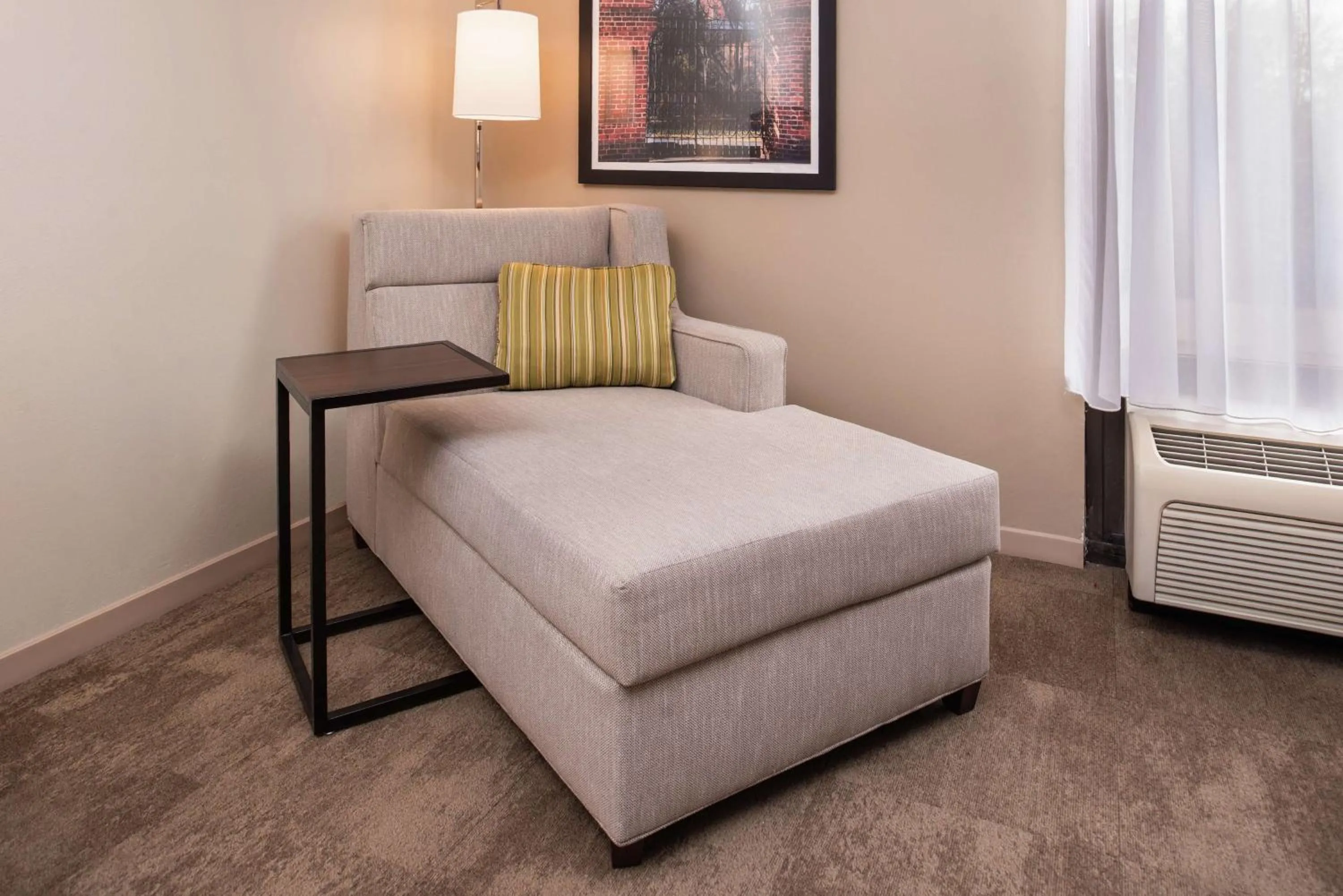 Living room, Bed in Hampton Inn Columbia Northeast-Fort Jackson Area