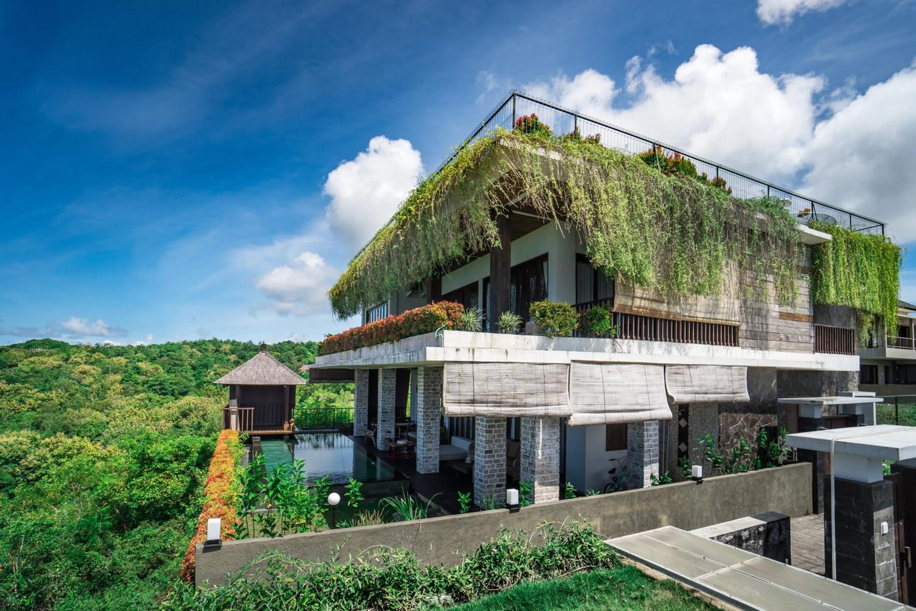 Property building in The Ocean Views Luxury Villas & Apartment