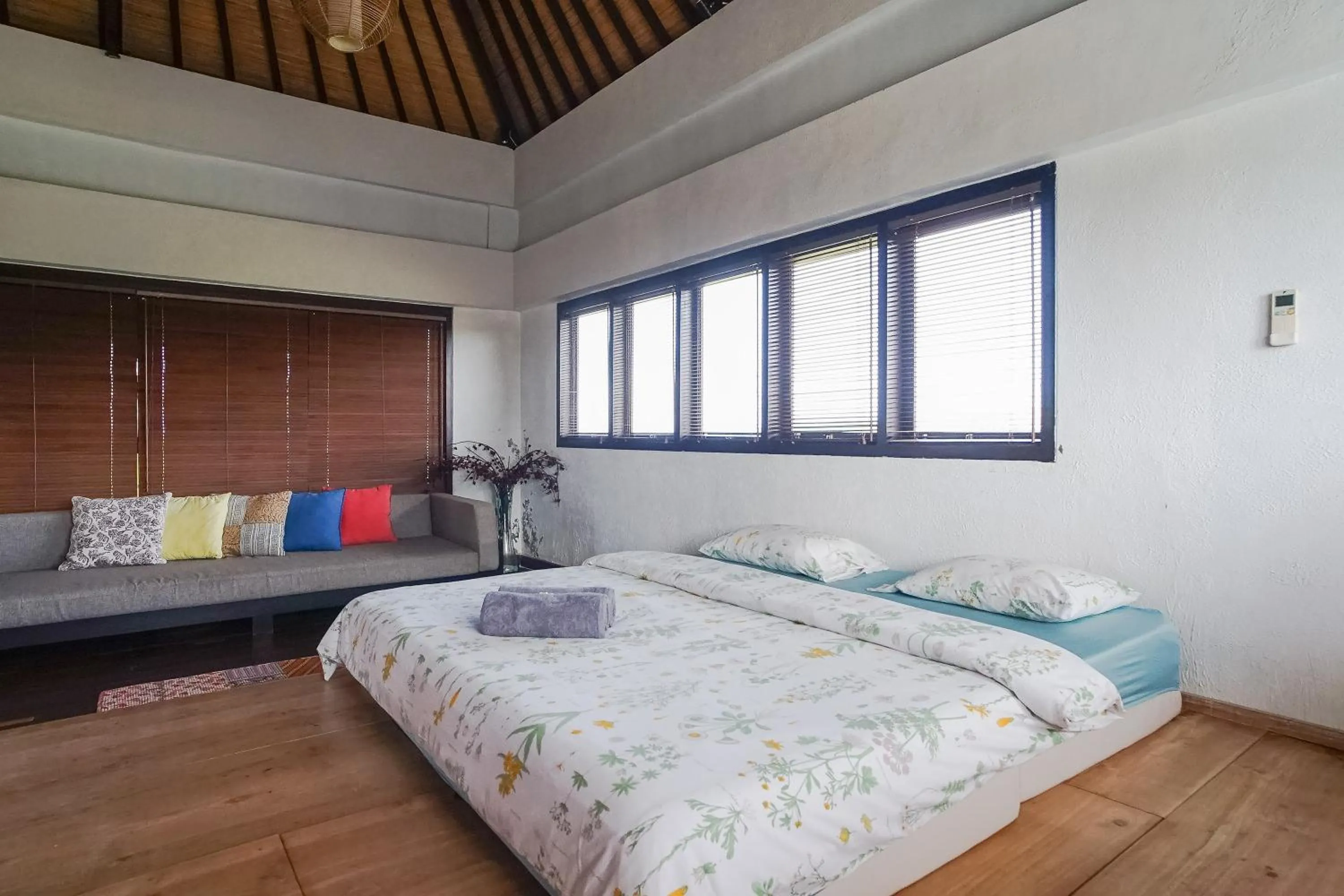 Photo of the whole room, Bed in The Ocean Views Luxury Villas & Apartment