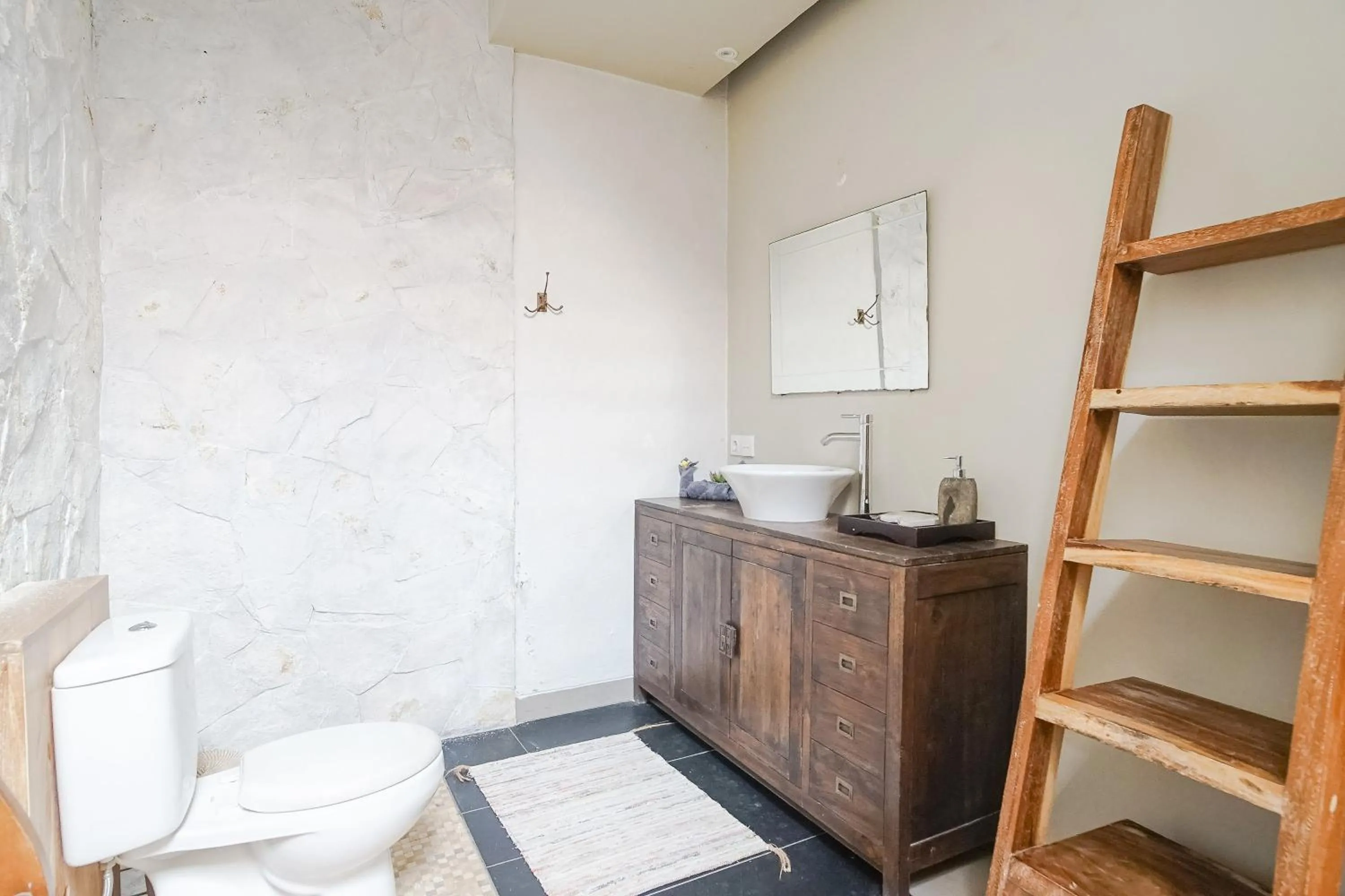 Bathroom in The Ocean Views Luxury Villas & Apartment