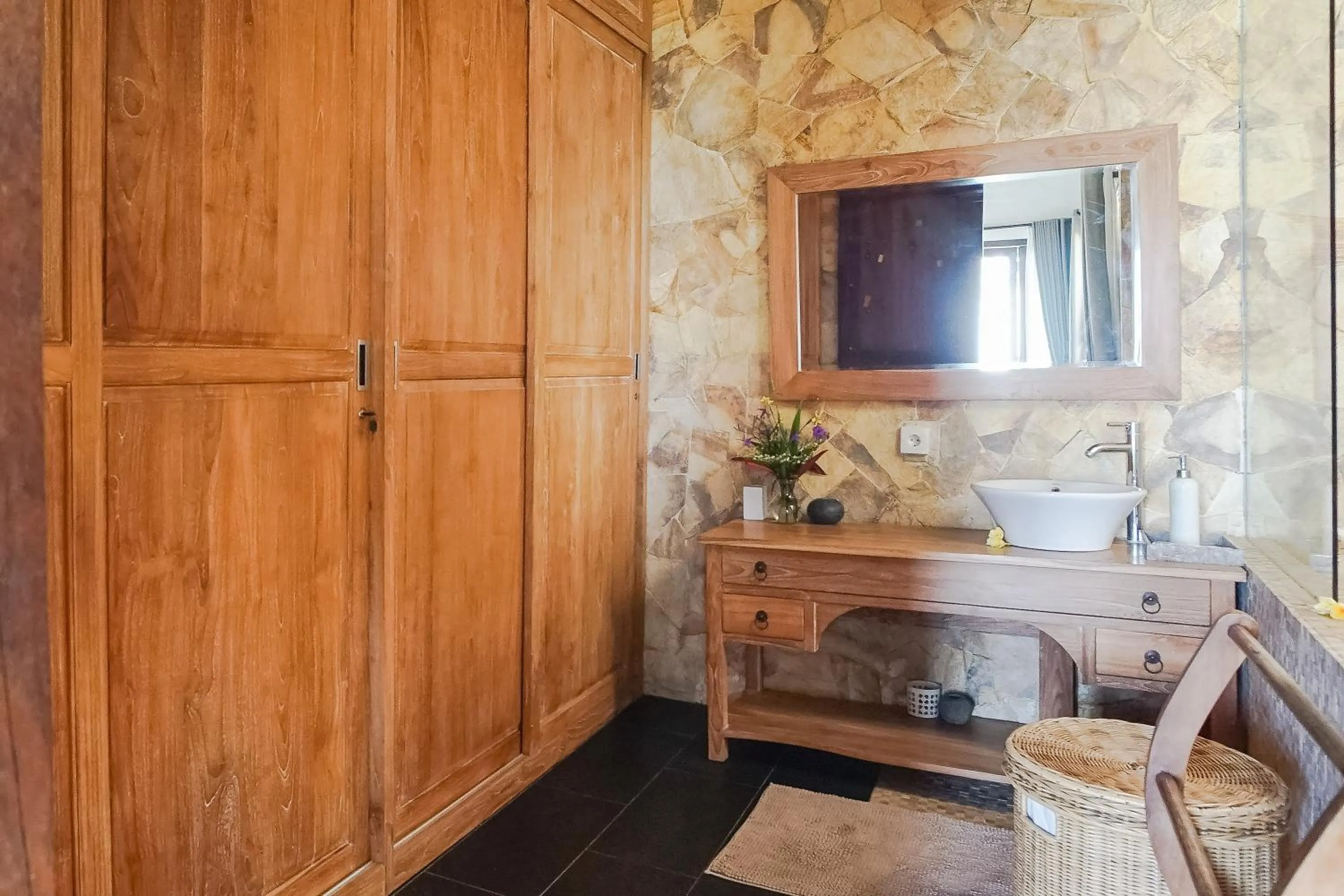 wardrobe in The Ocean Views Luxury Villas & Apartment