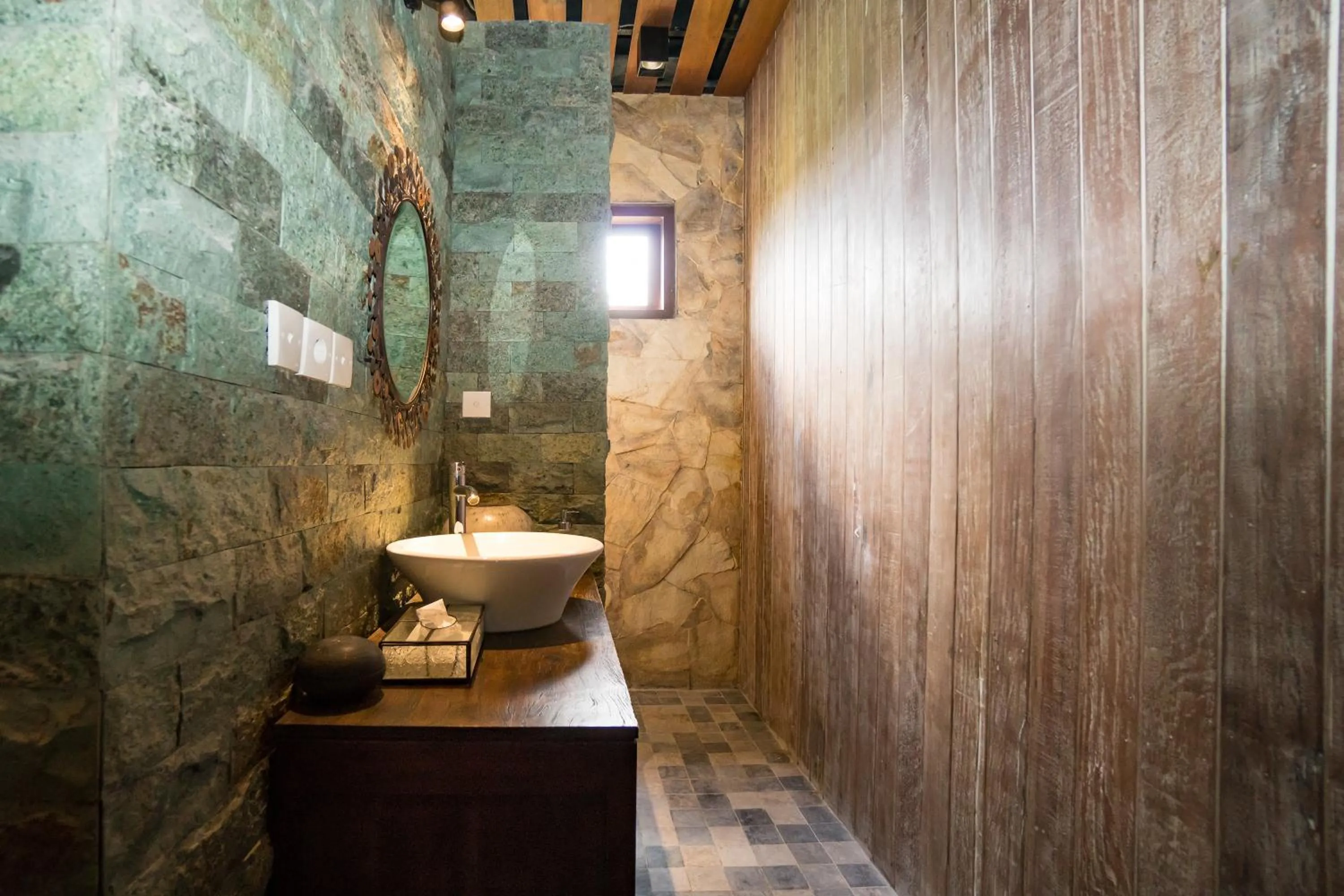 Bathroom in The Ocean Views Luxury Villas & Apartment