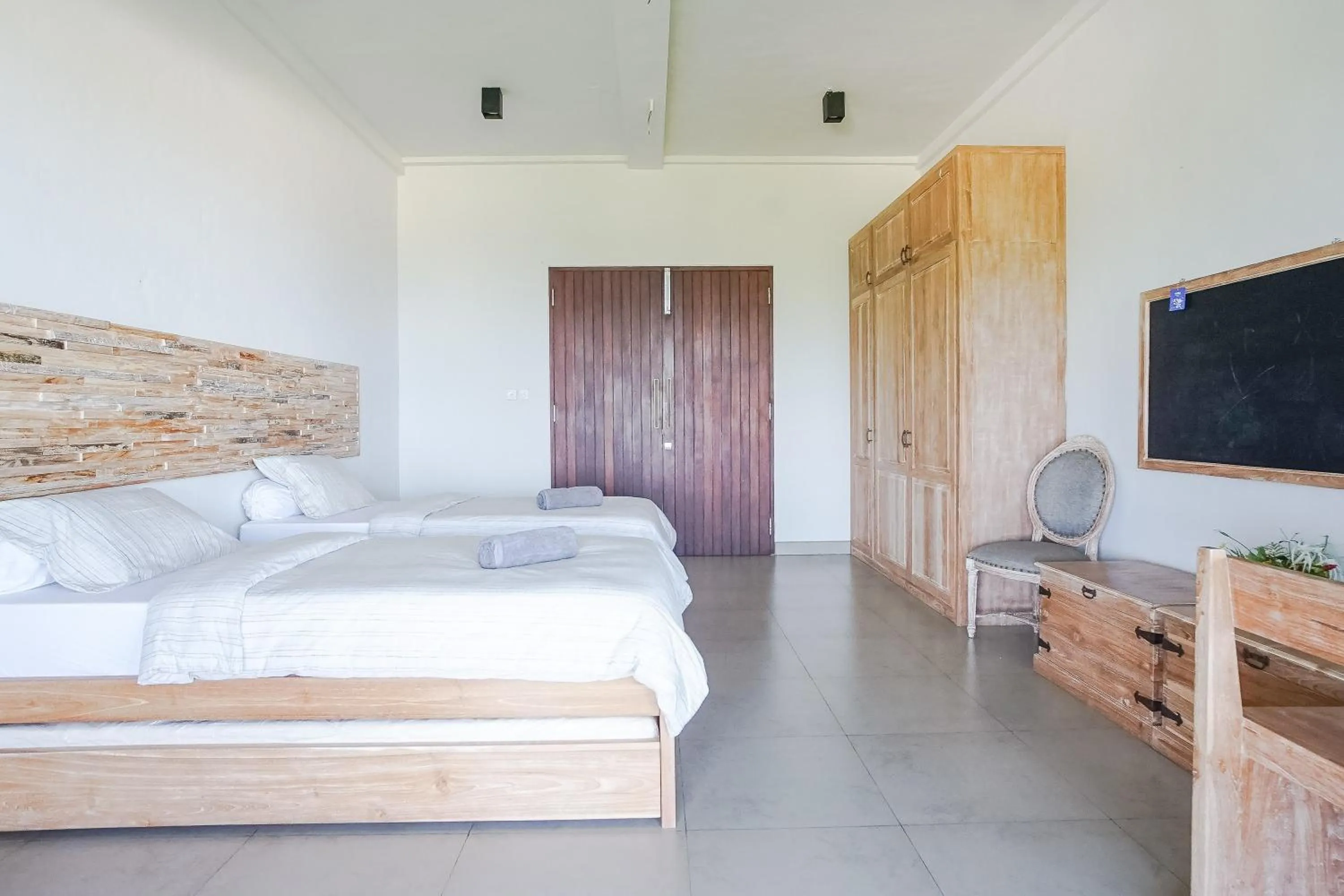 Bed in The Ocean Views Luxury Villas & Apartment