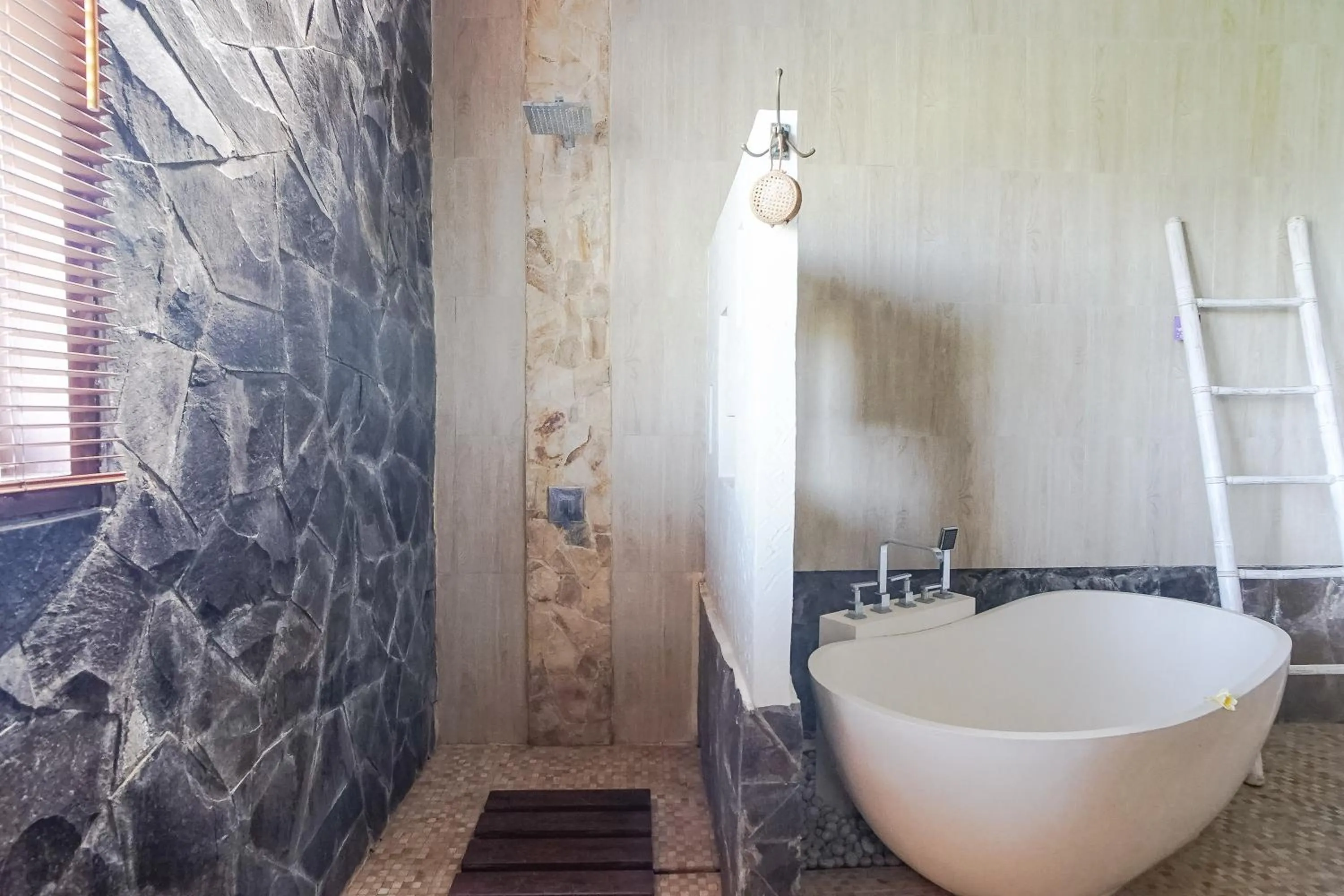 Bathroom in The Ocean Views Luxury Villas & Apartment