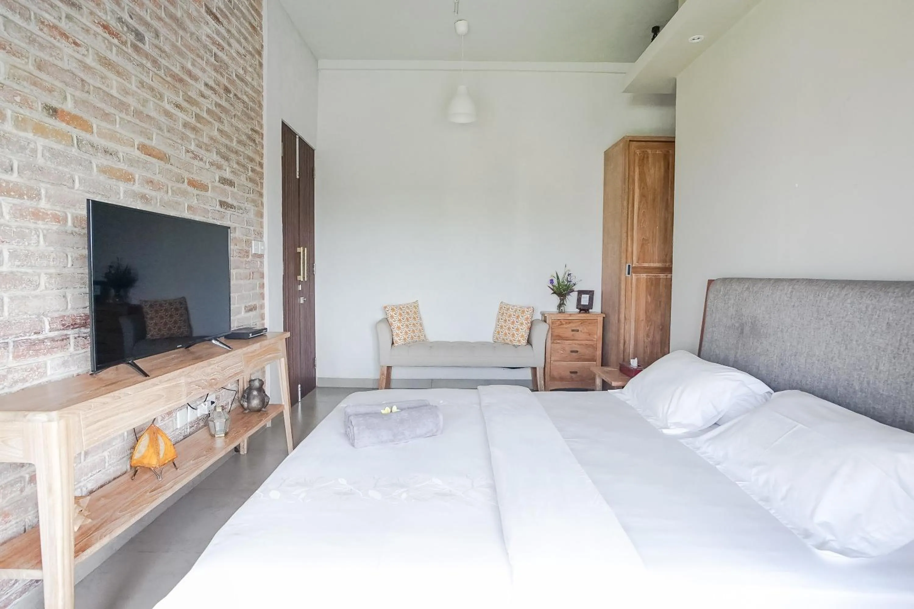 Bed in The Ocean Views Luxury Villas & Apartment