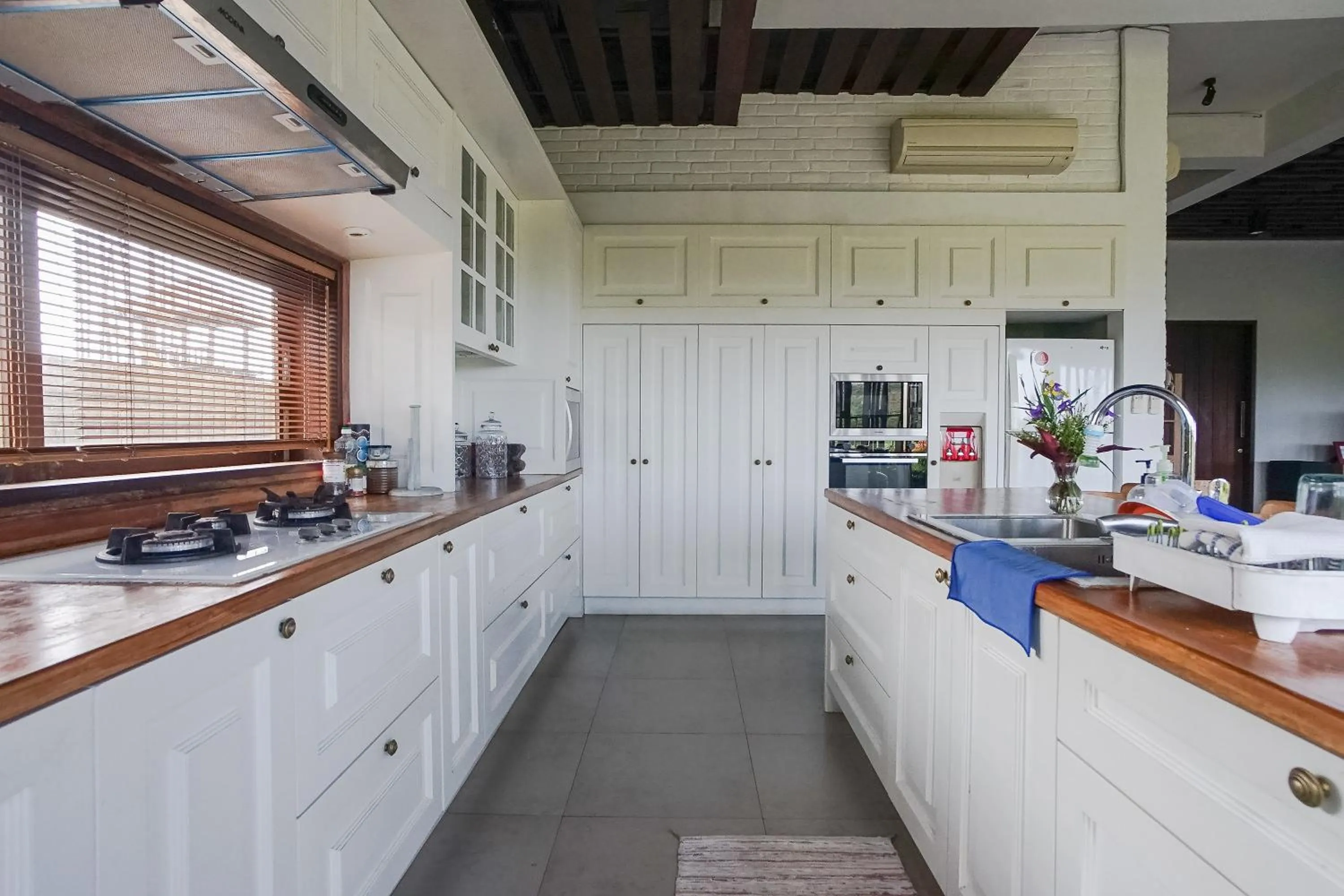Kitchen or kitchenette in The Ocean Views Luxury Villas & Apartment