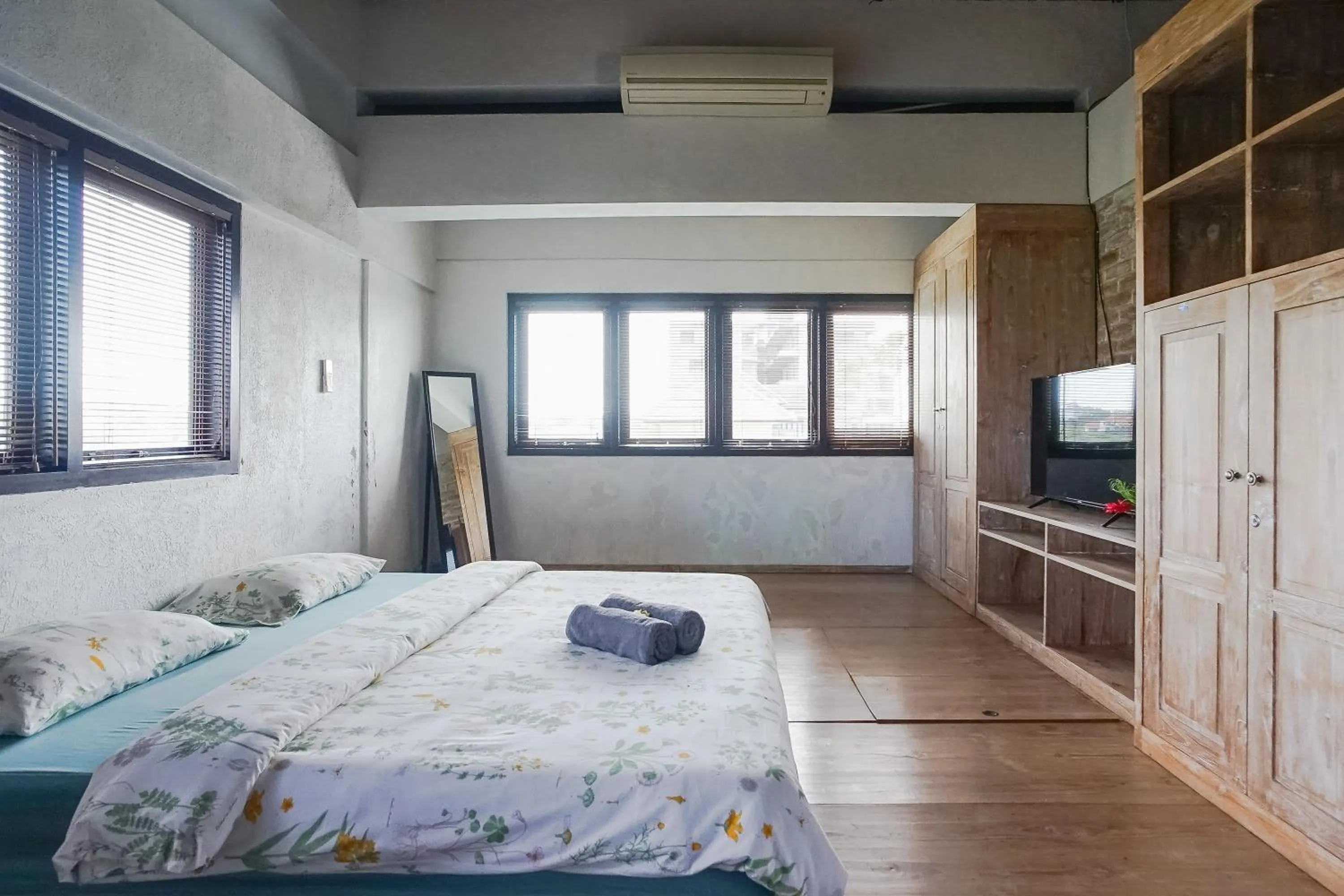 Bed in The Ocean Views Luxury Villas & Apartment