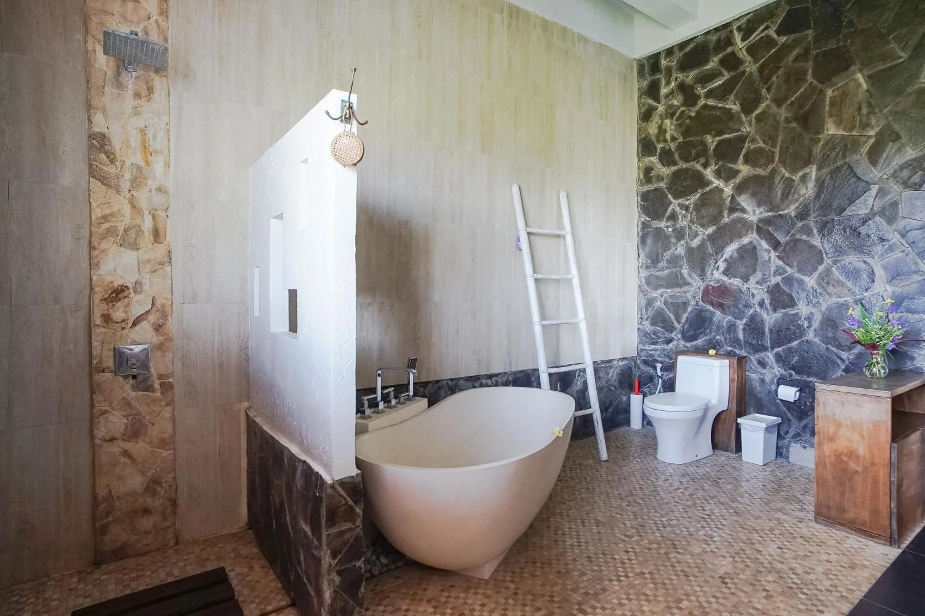 Bathroom in The Ocean Views Luxury Villas & Apartment