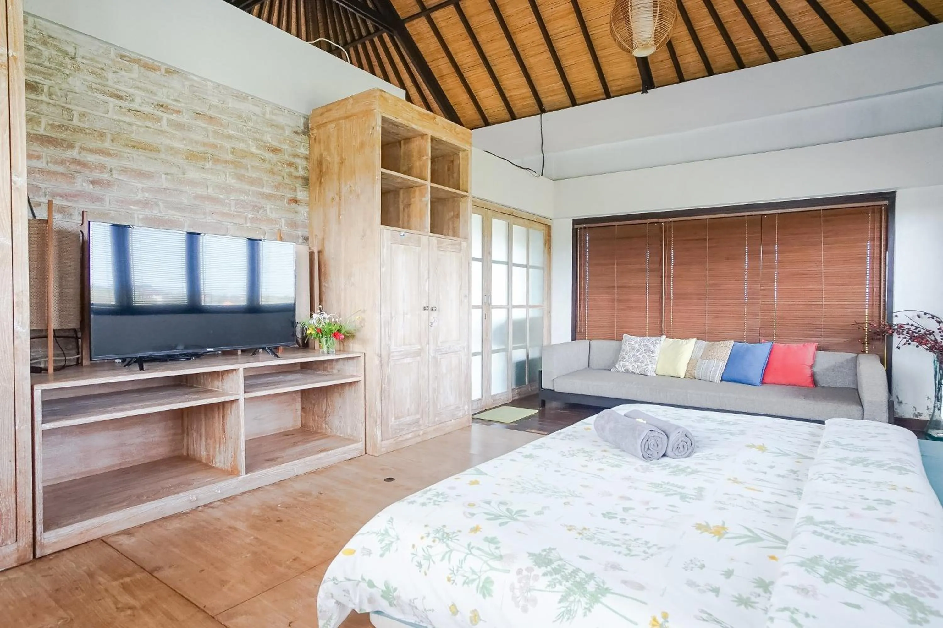 Bed in The Ocean Views Luxury Villas & Apartment