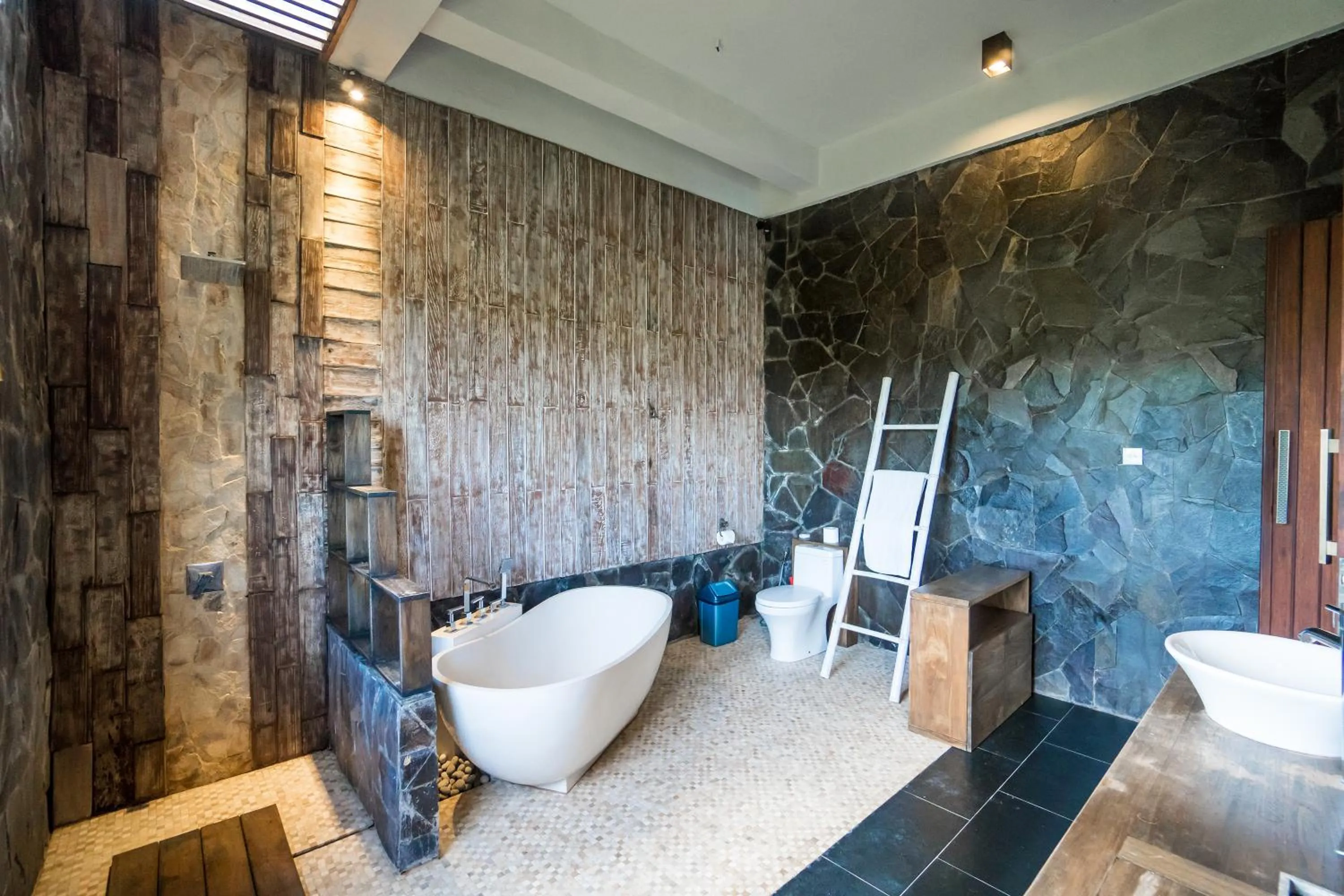 Bathroom in The Ocean Views Luxury Villas & Apartment