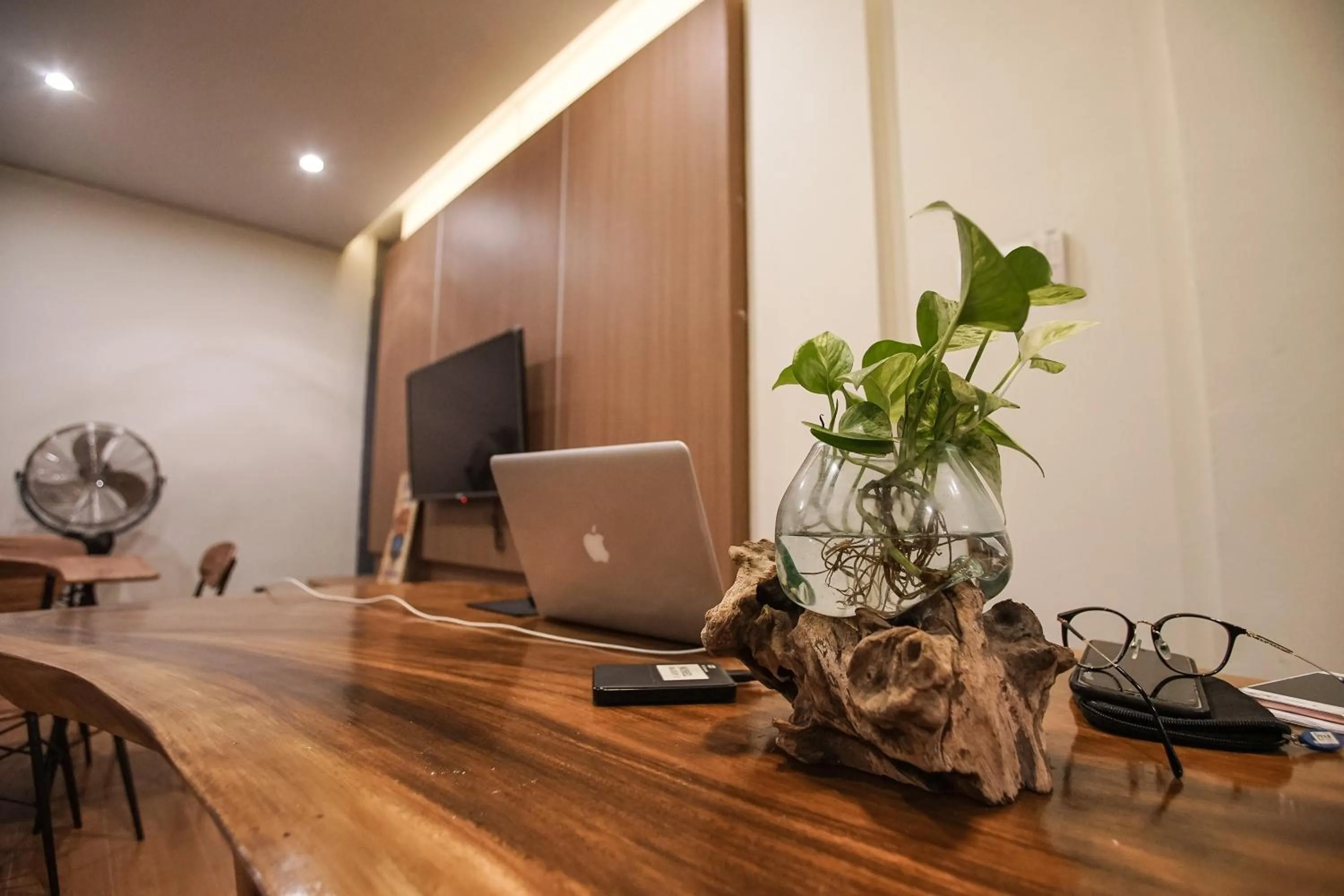 Communal lounge/ TV room in The Ocean Views Luxury Villas & Apartment