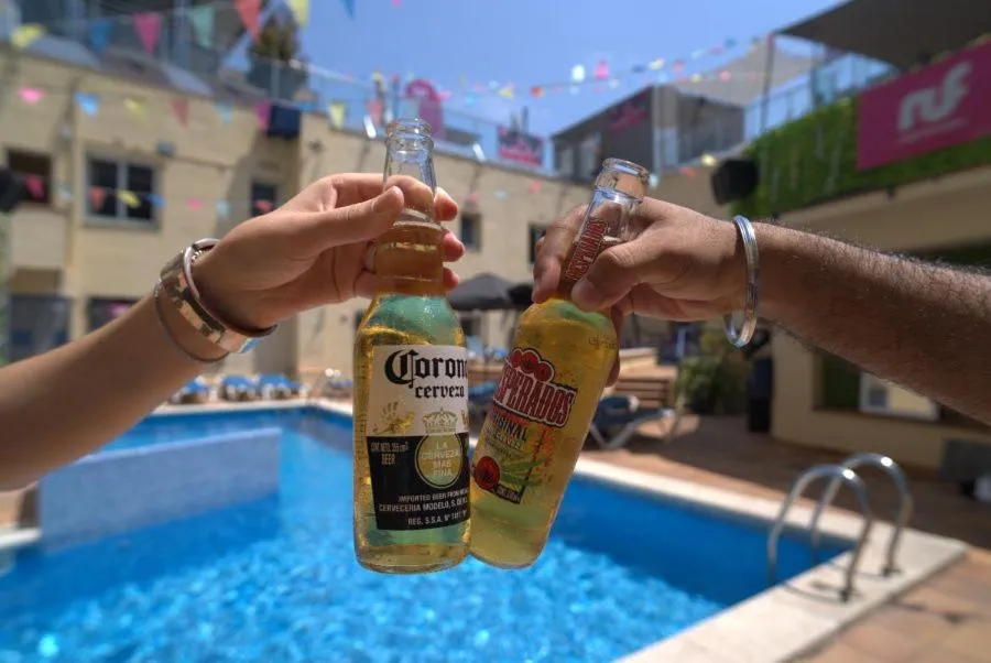 Swimming pool in Hotel Caribe