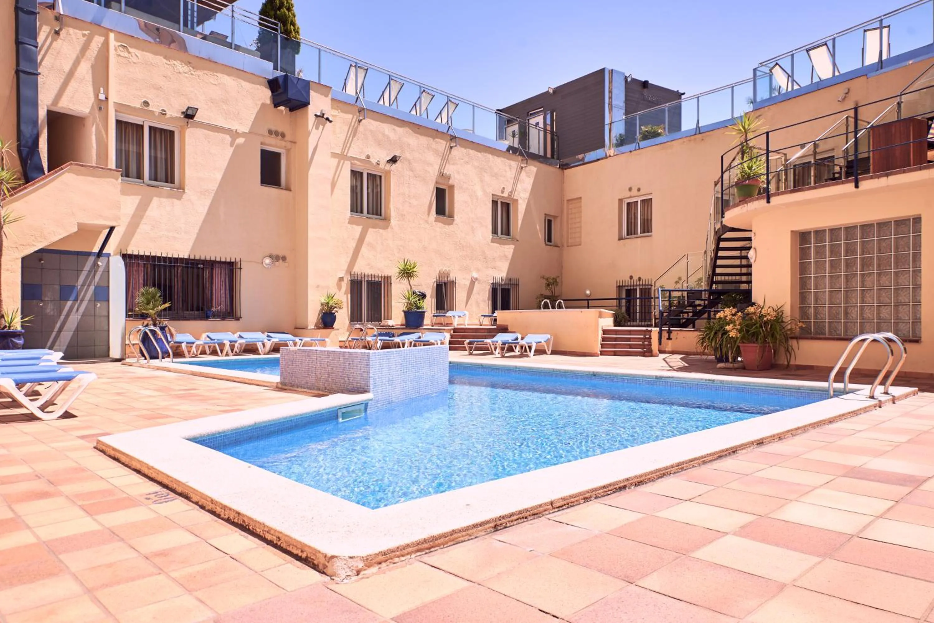 Swimming pool in Hotel Caribe