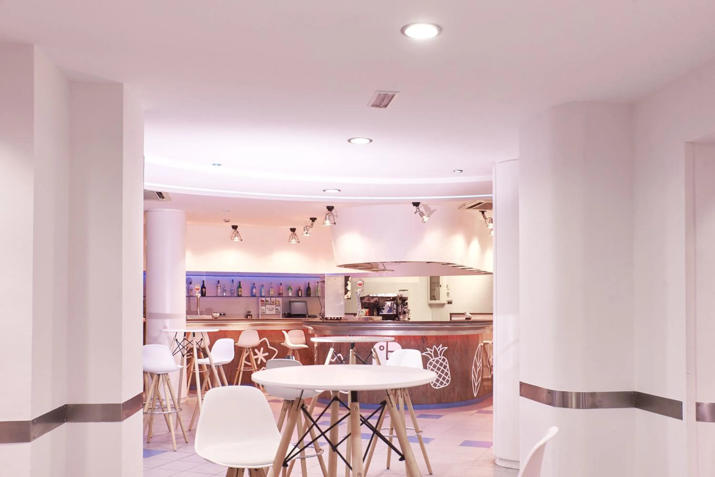 Lounge or bar in Hotel Caribe