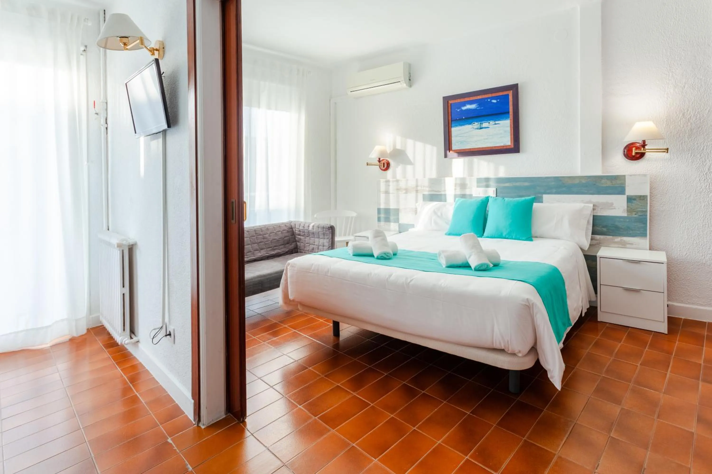 Bed in Checkin Torredembarra