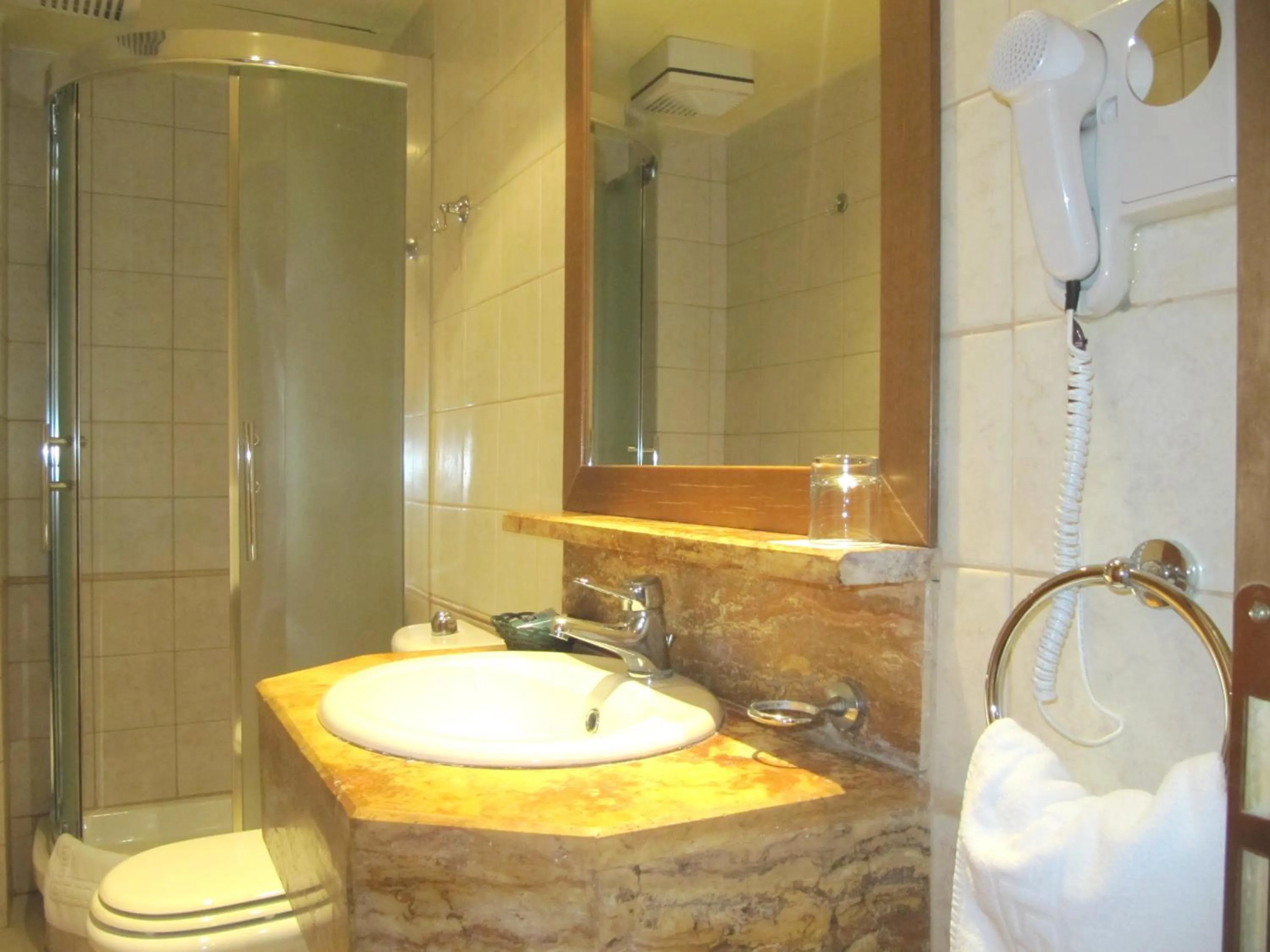 Bathroom in Hotel Doro City