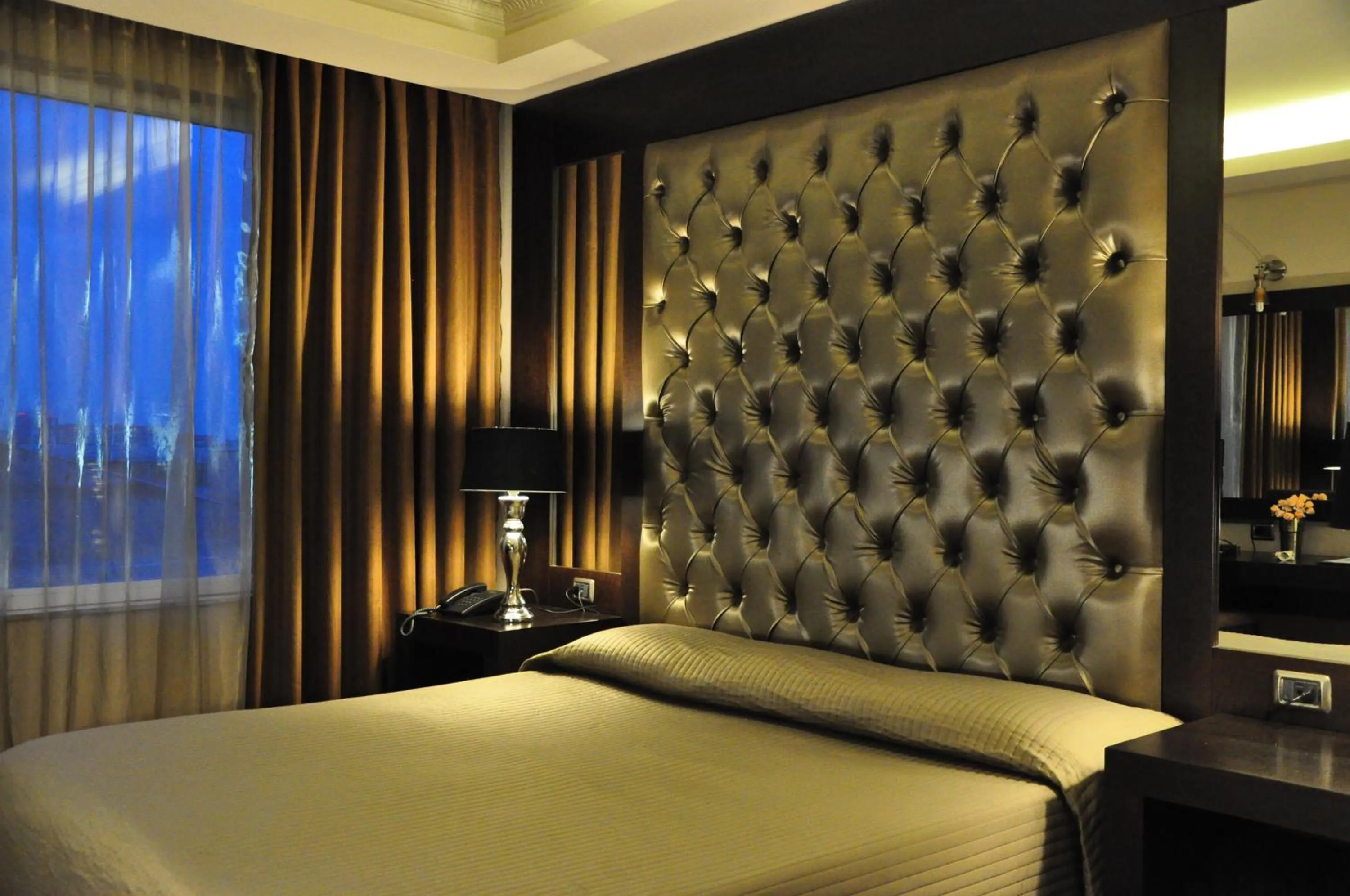 Living room, Bed in Hotel Doro City