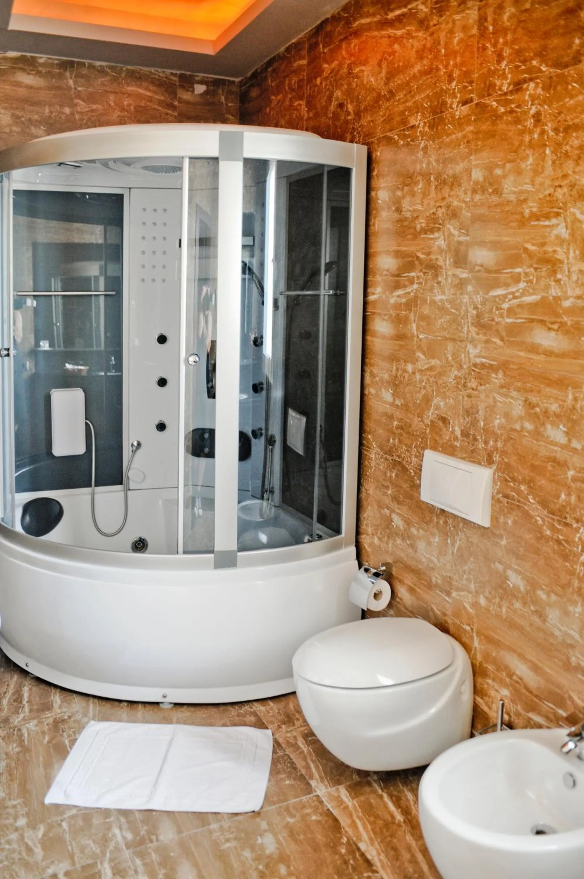 Bathroom in Hotel Doro City