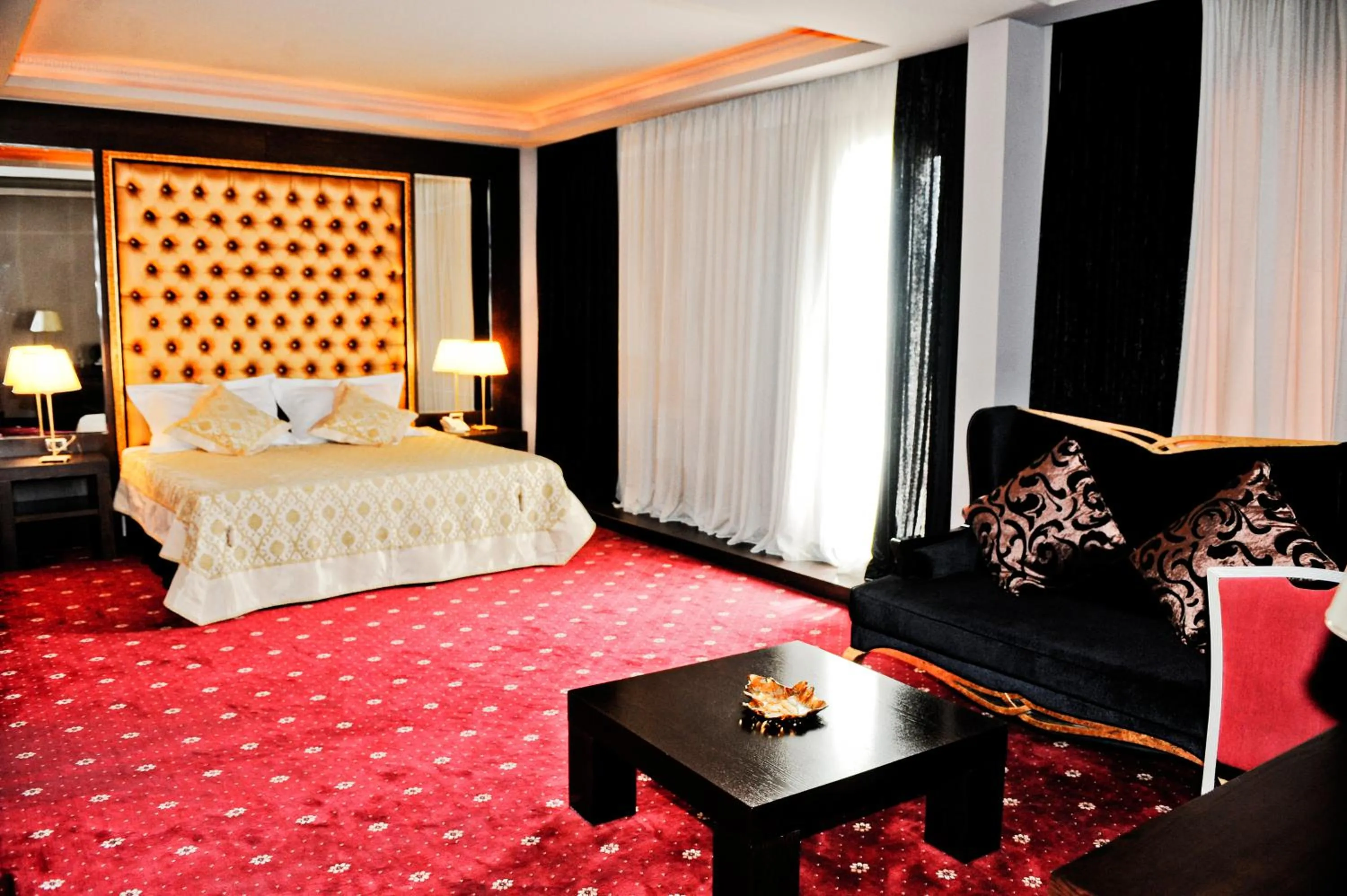 Living room, Bed in Hotel Doro City